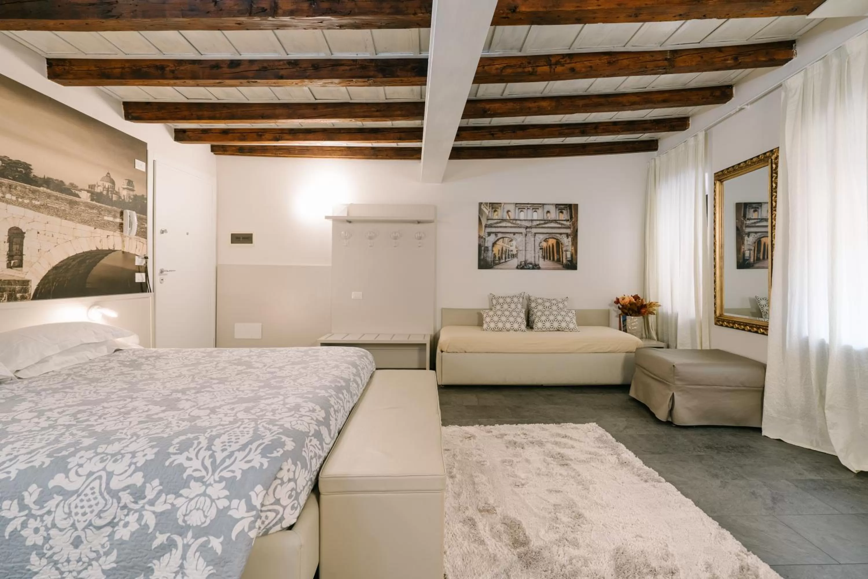 Photo of the whole room, Bed in Hotel Giulietta e Romeo ***S