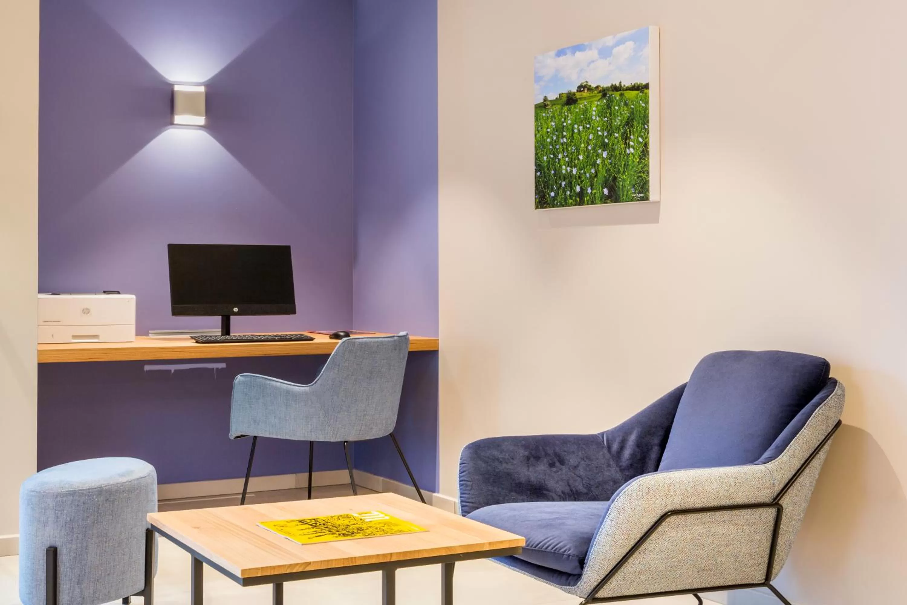 Seating area in Best Western Le Beffroi