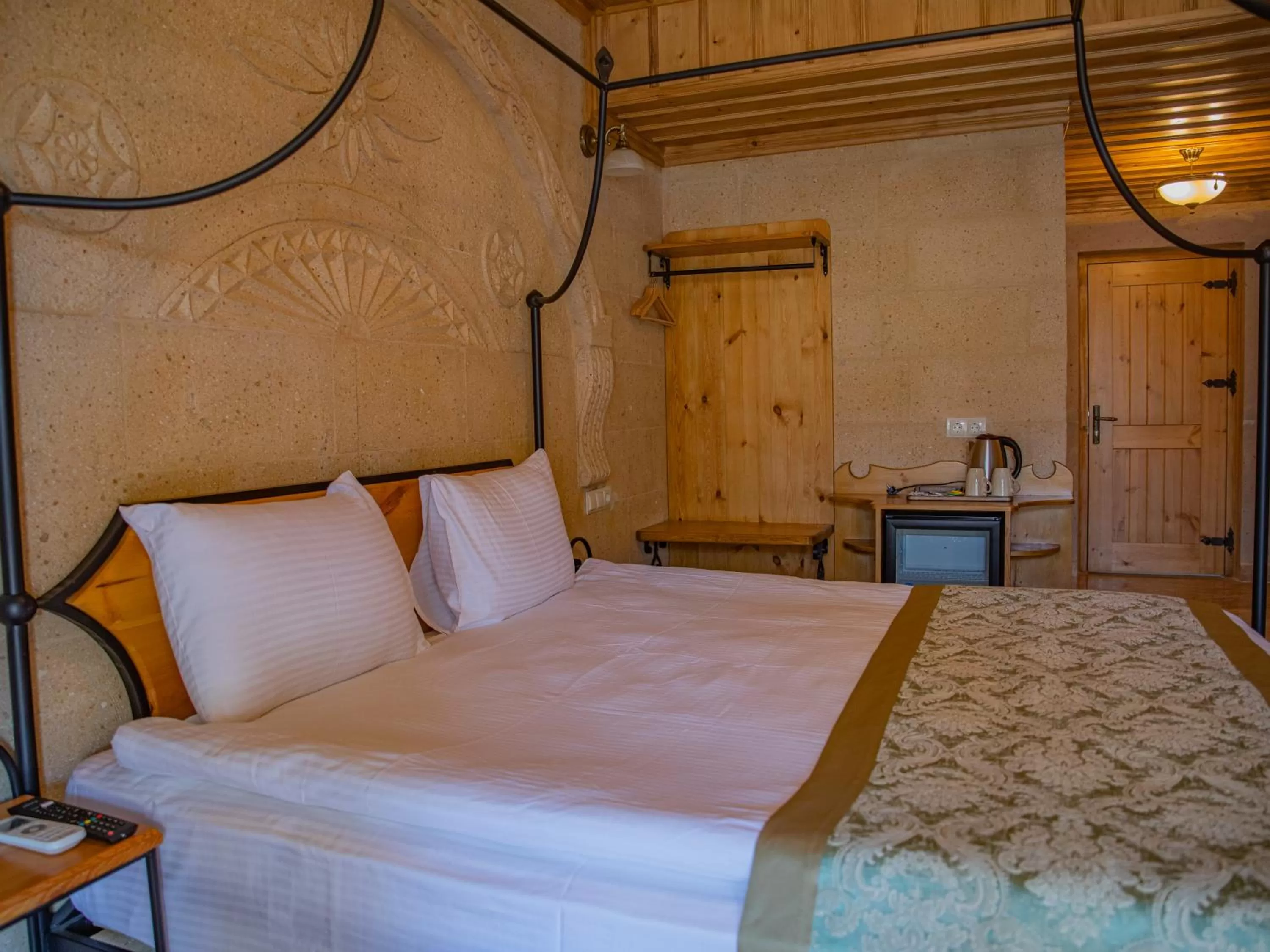 Massage, Bed in Cratus Stone Palace