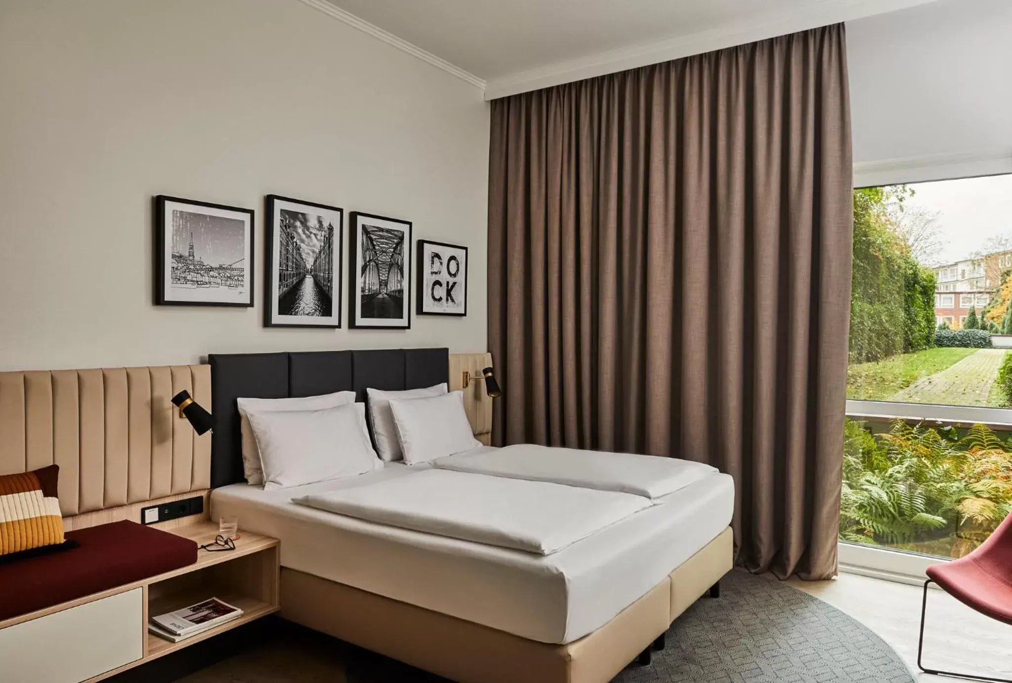 Photo of the whole room, Bed in Crowne Plaza Hamburg-City Alster, an IHG Hotel