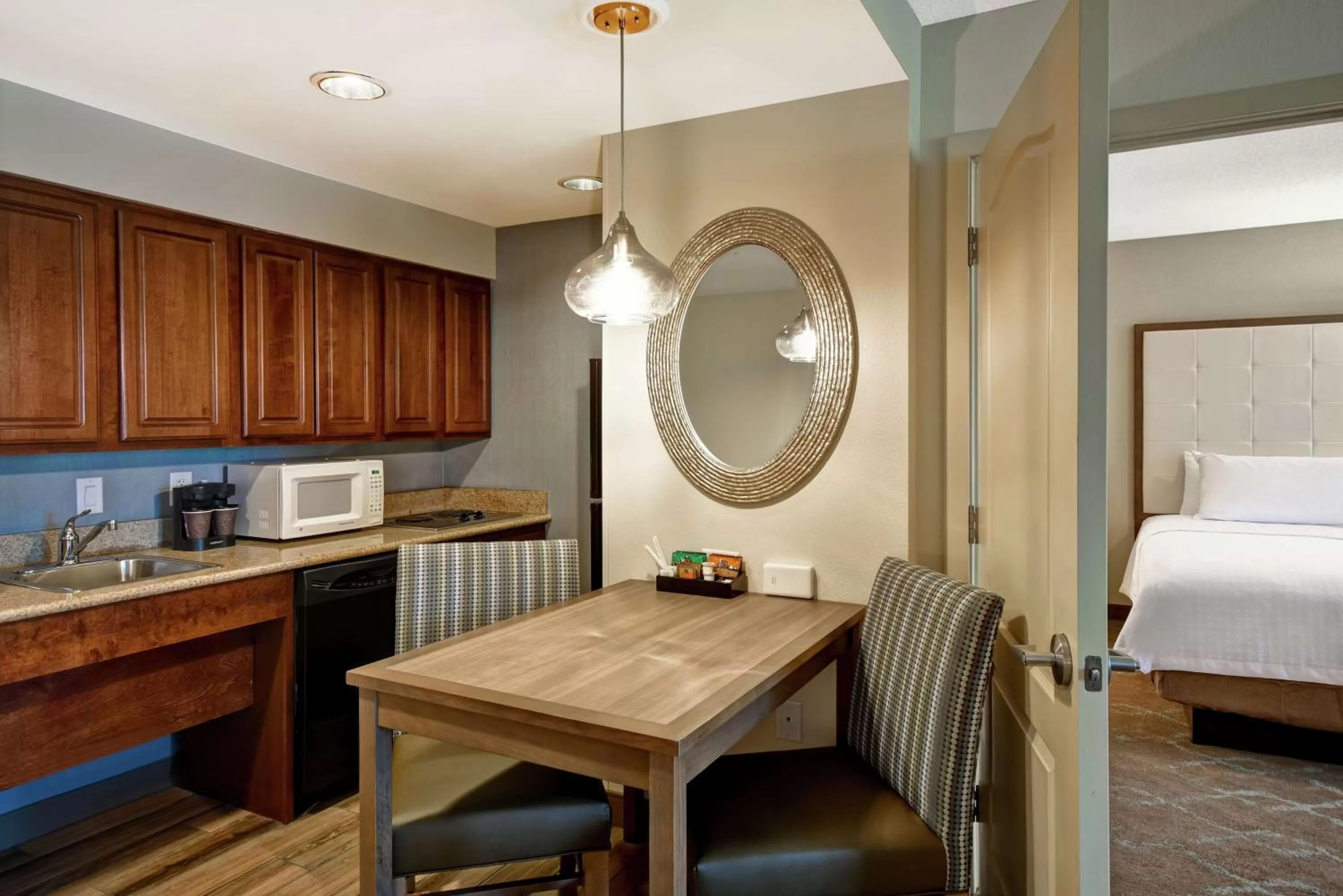 Kitchen or kitchenette, Bed in Homewood Suites by Hilton Dover