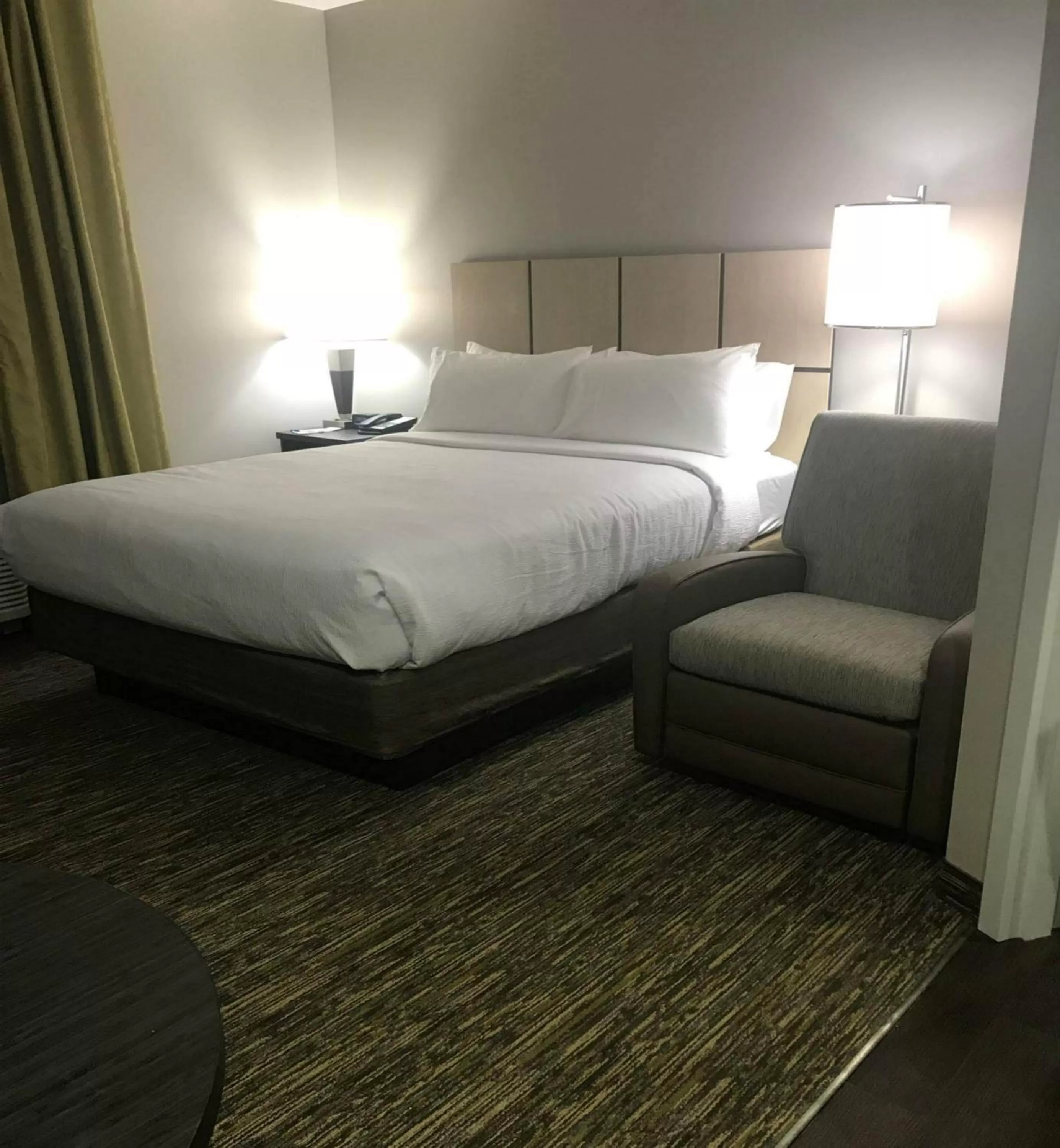 Photo of the whole room, Bed in Candlewood Suites Independence by IHG