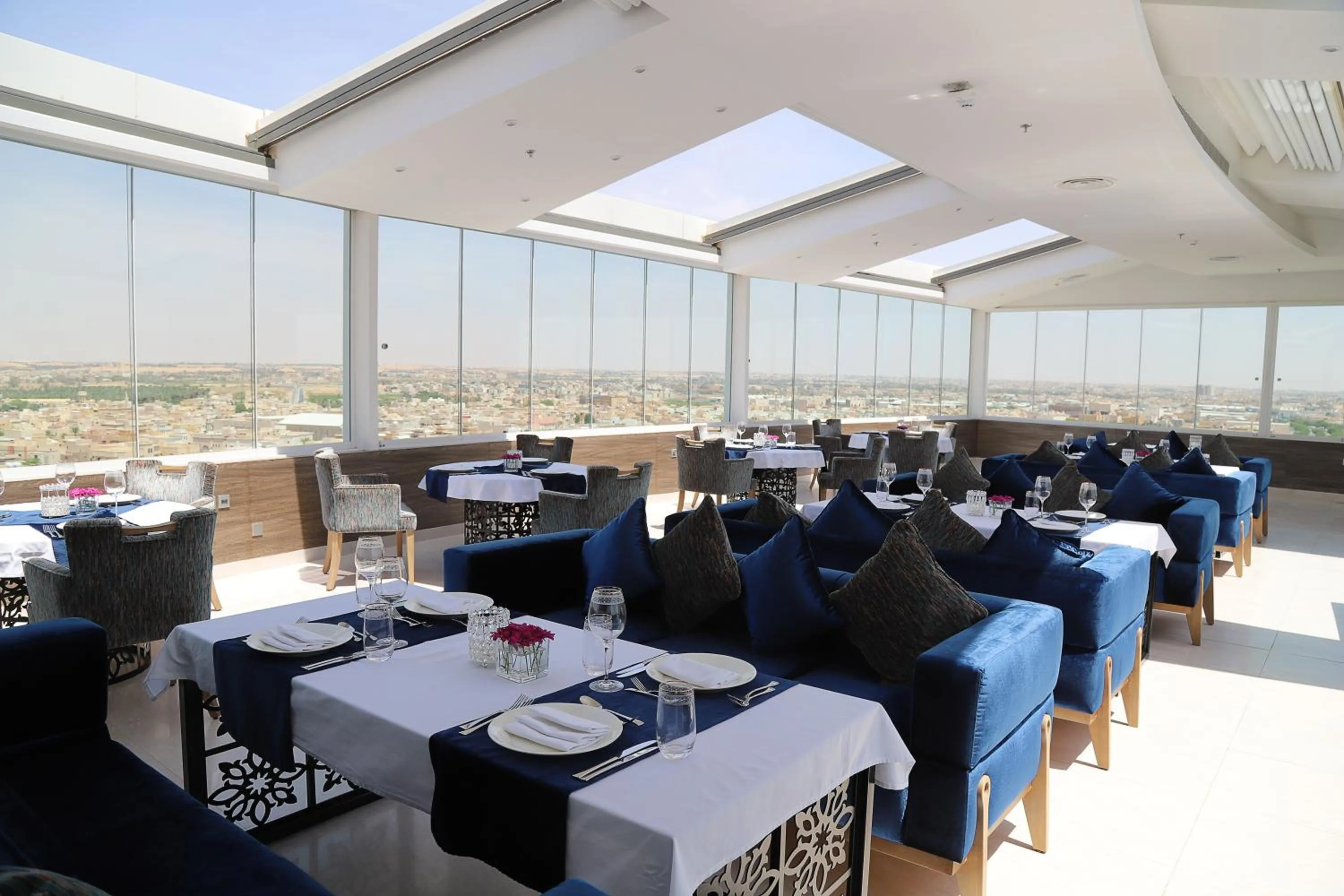 Restaurant/places to eat in Movenpick Hotel Qassim