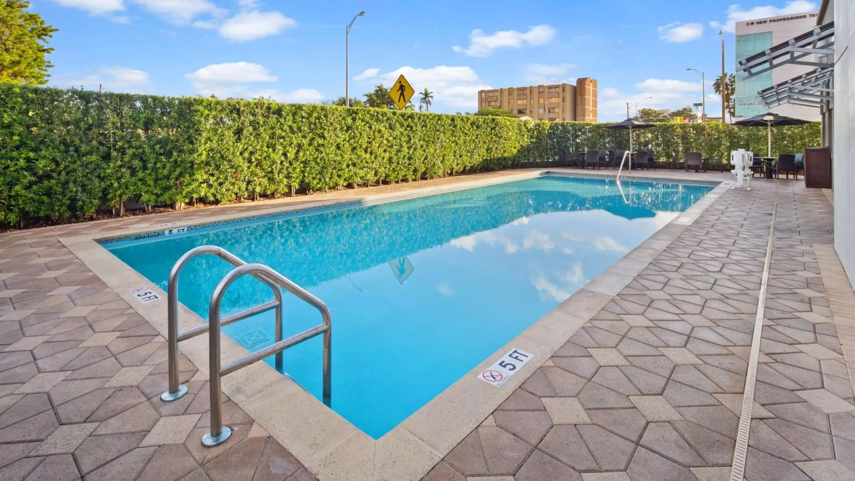 On site, Swimming Pool in Best Western Premier Miami International Airport Hotel & Suites Coral Gables