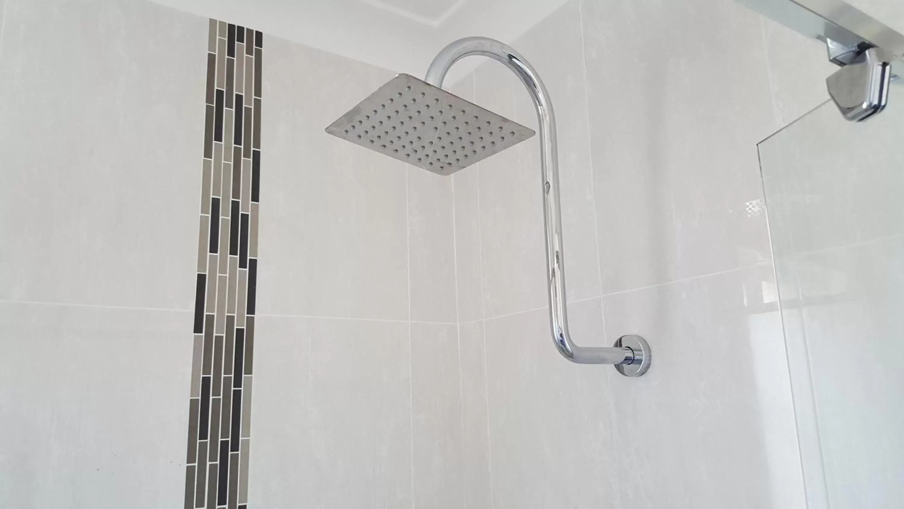 Shower, Bathroom in Tuncurry Motor Lodge