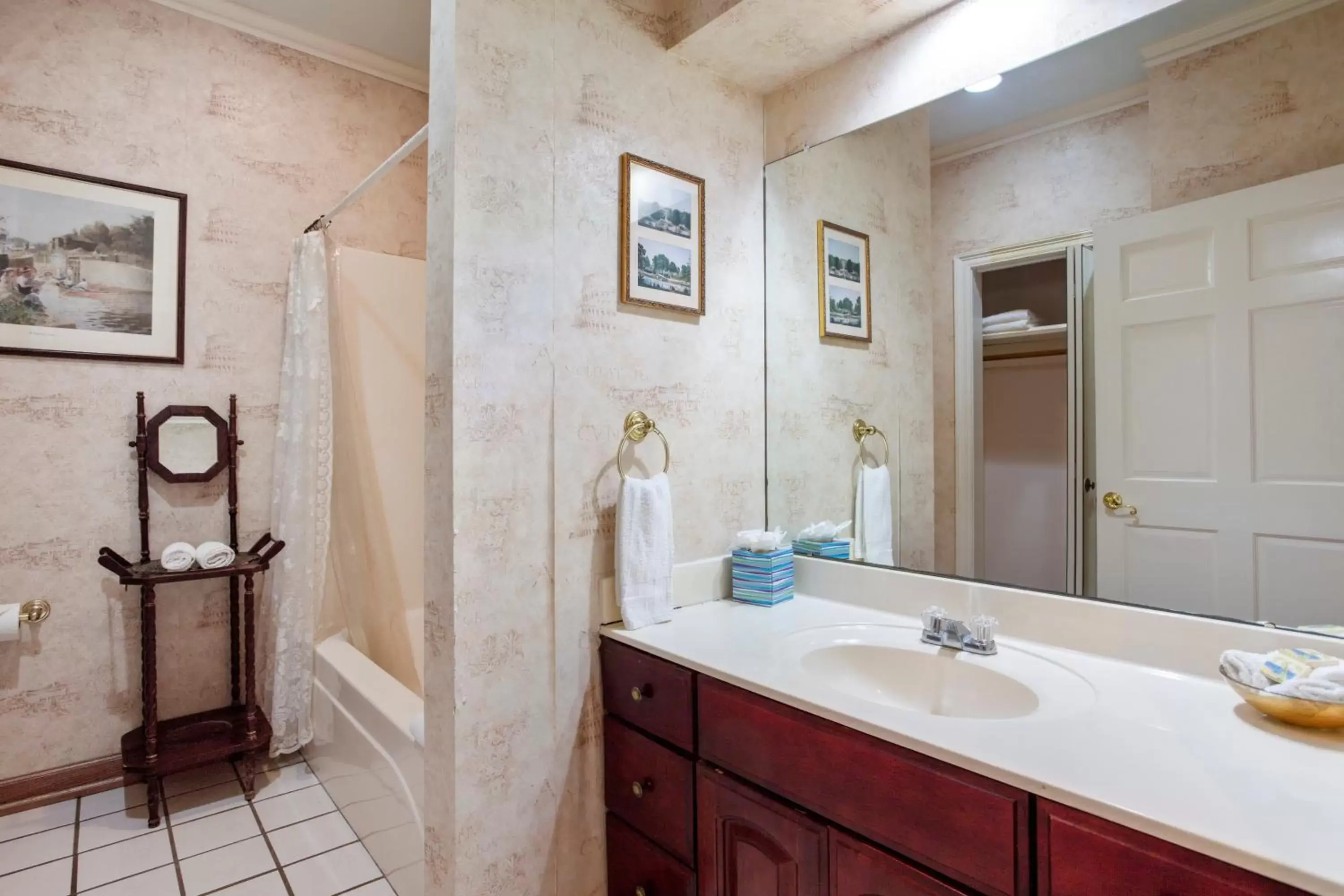 Bathroom in Edgewater Inn - Biloxi Beach