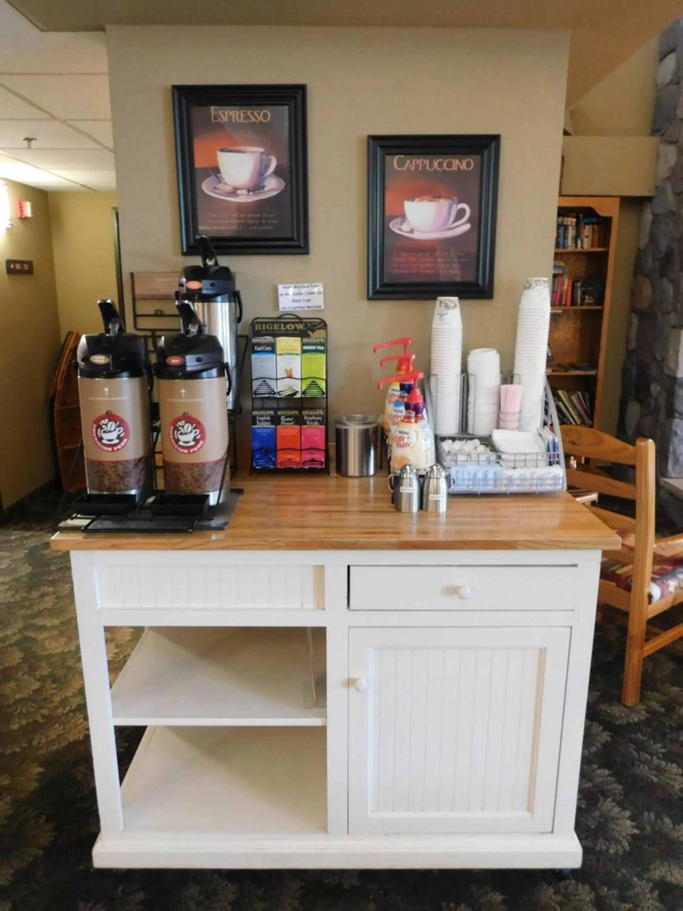 Lobby or reception in AmericInn by Wyndham Oscoda Near AuSable River