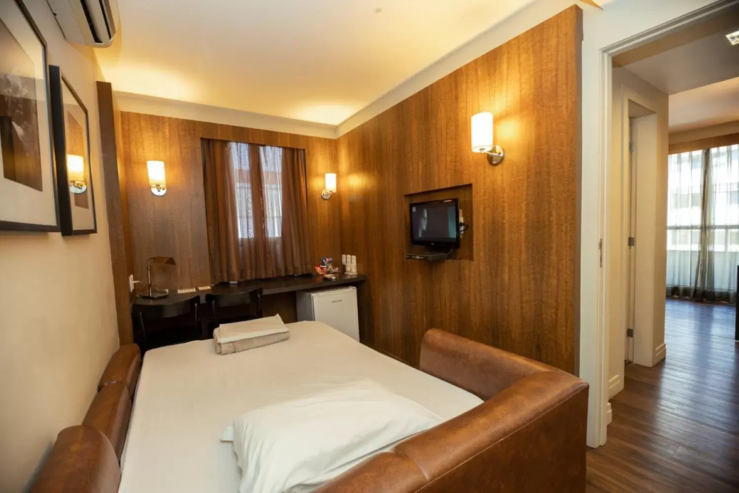 Seating area, Bed in Porto da Ilha Hotel