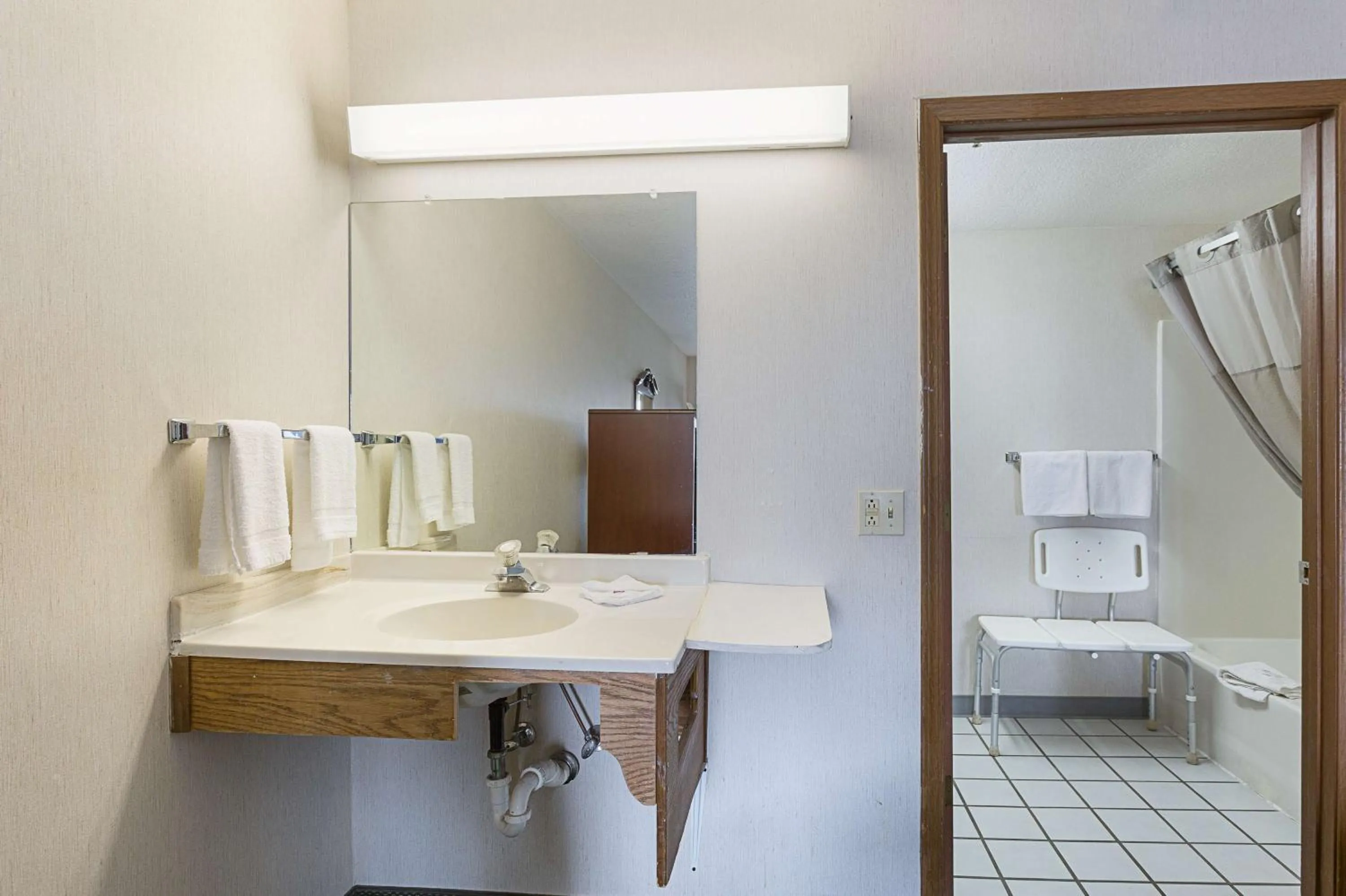 Photo of the whole room in Rodeway Inn Santa Rosa