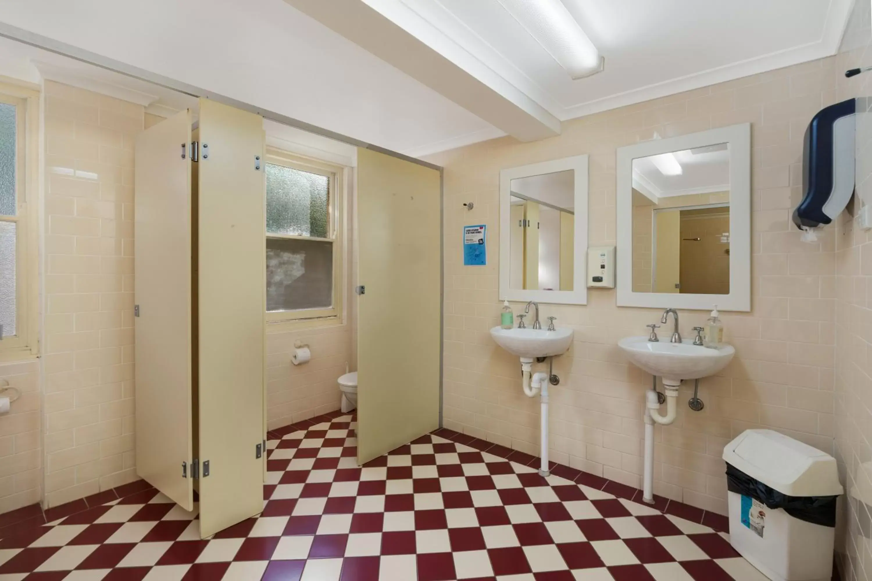 Bathroom in Bundanoon Hotel