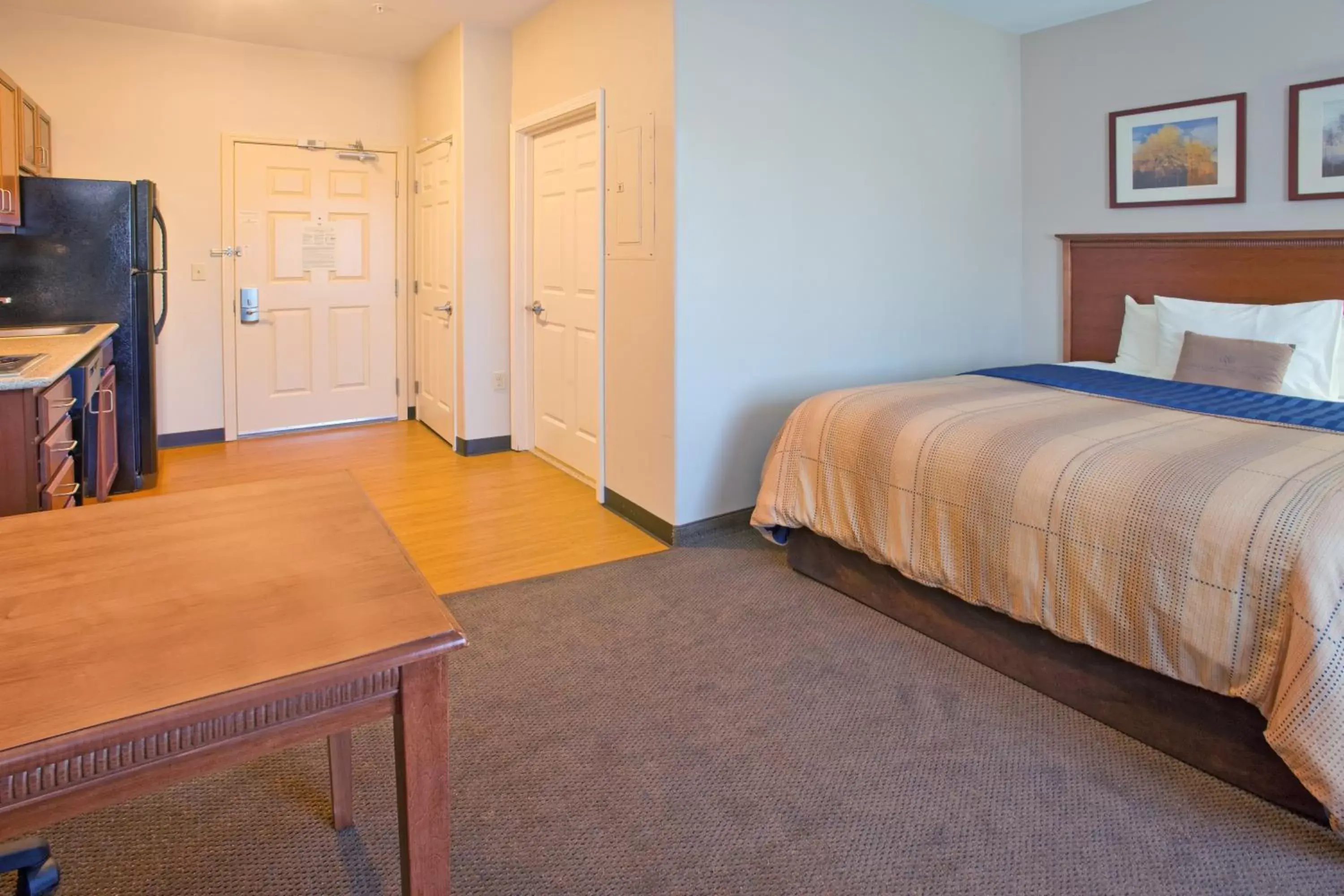 Photo of the whole room, Bed in Candlewood Suites Roswell, an IHG Hotel