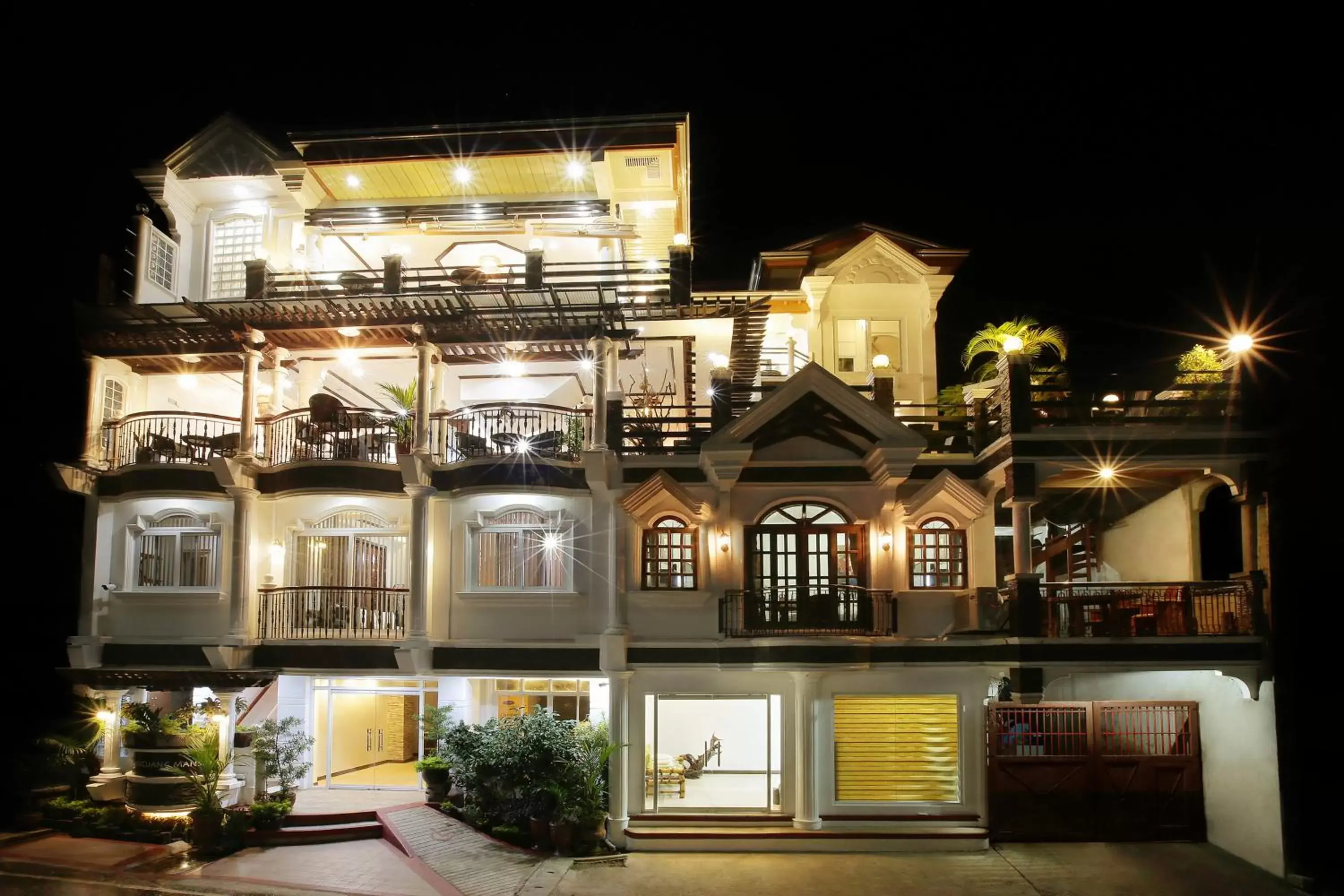 Facade/entrance, Property Building in Coron Bancuang Mansion