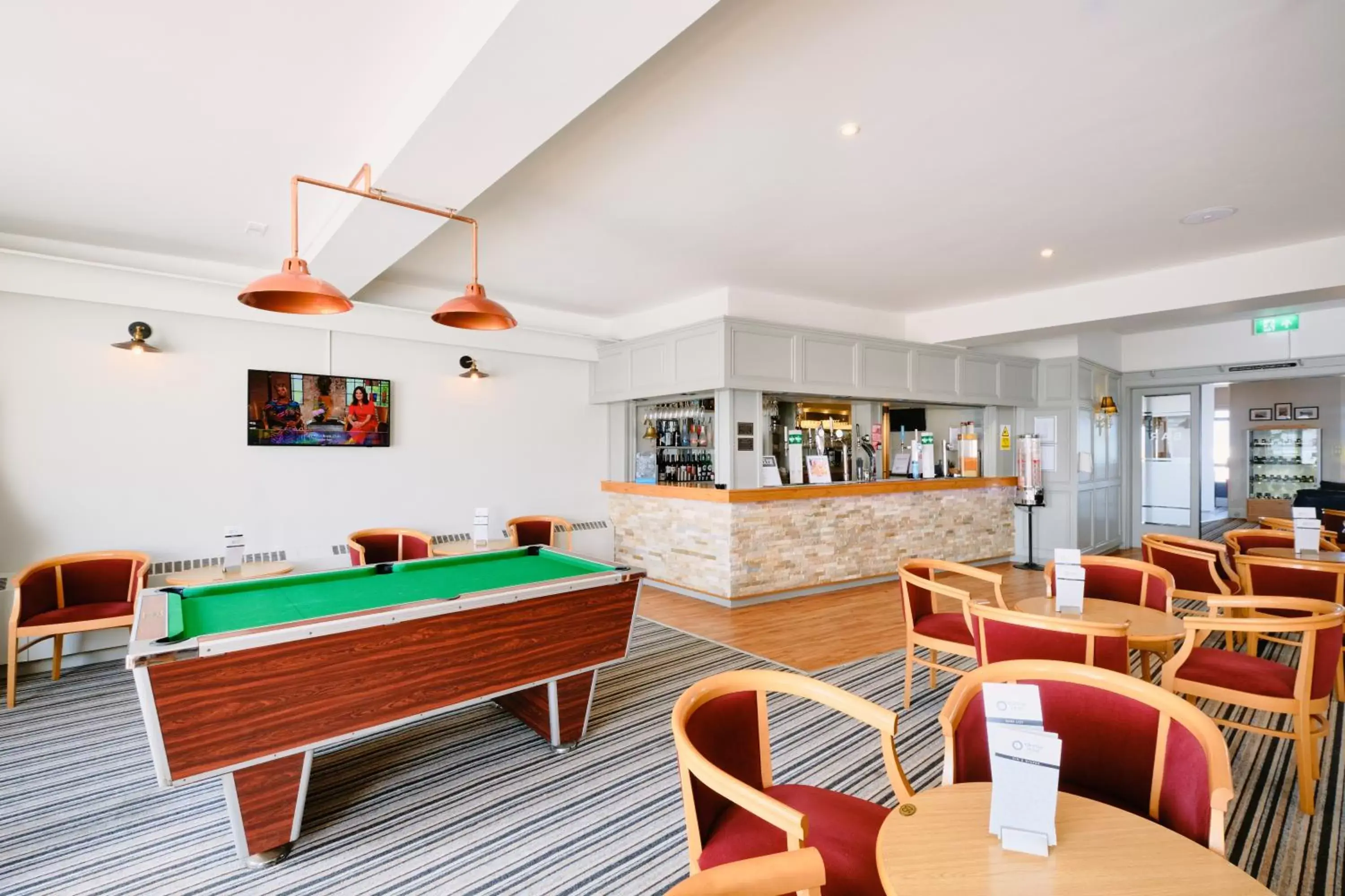 Lounge or bar, Billiards in The Kilbirnie Hotel