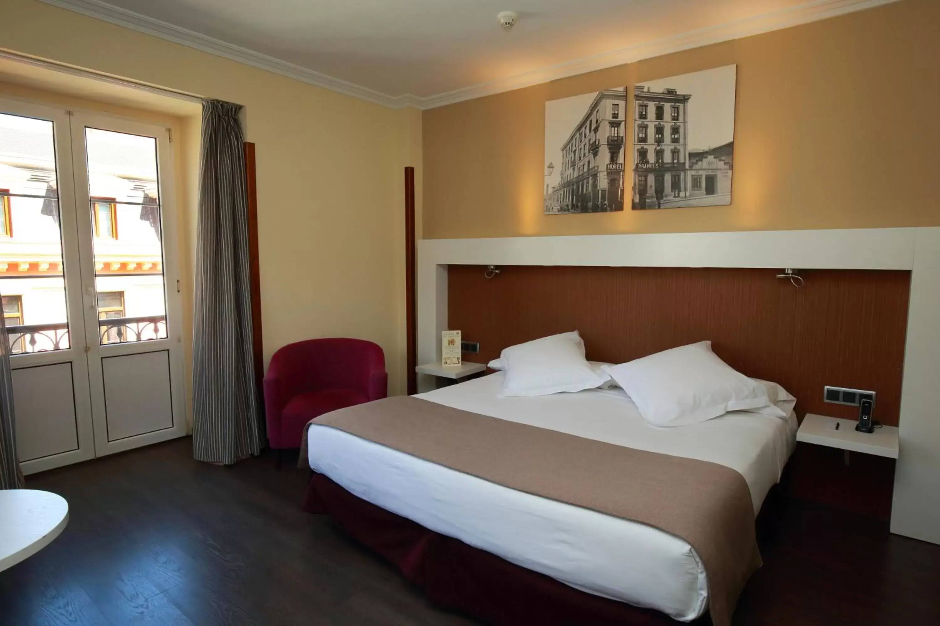 Bedroom, Bed in Gran Hotel España