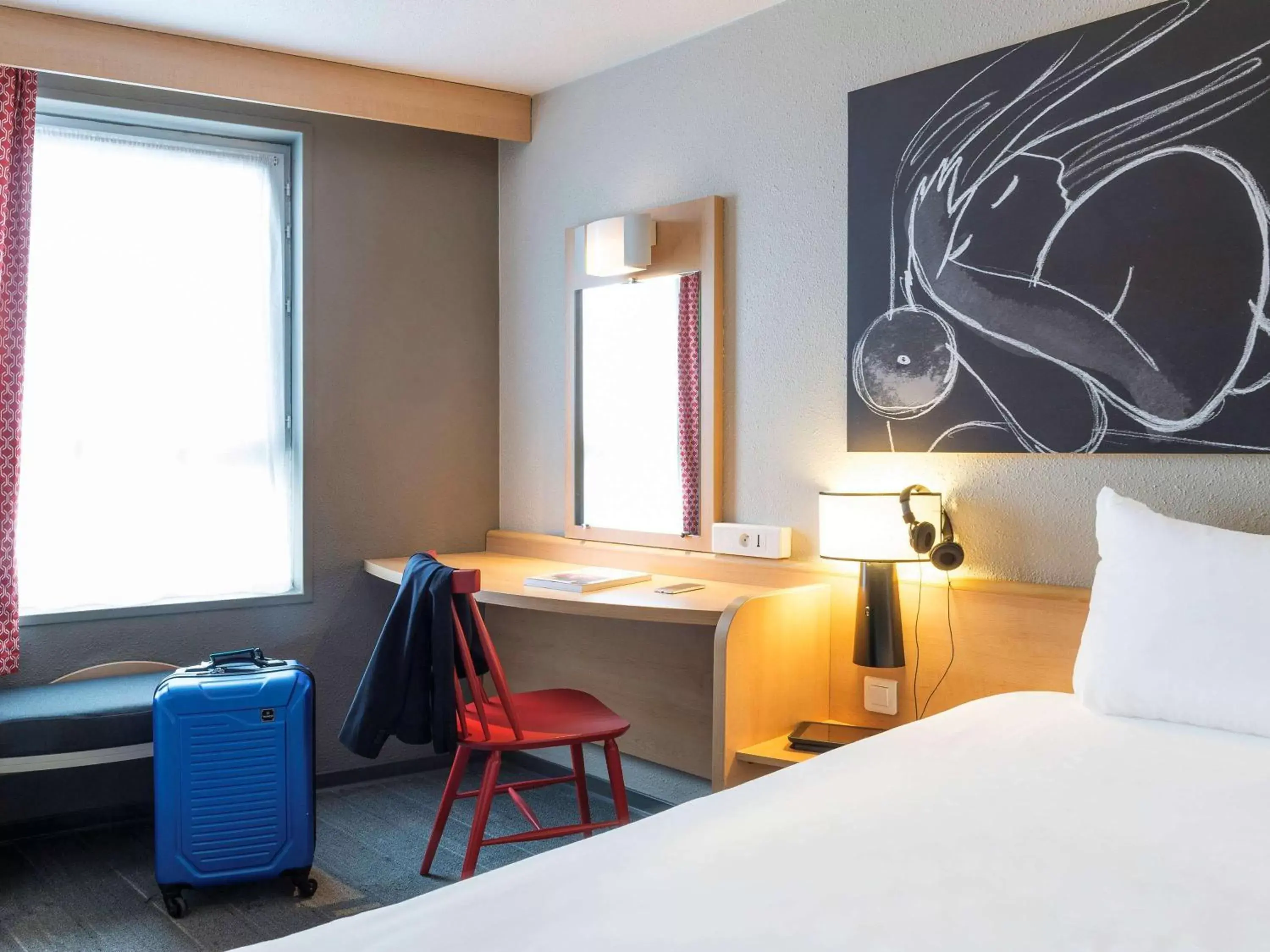 Photo of the whole room, Bed in ibis Reims Centre