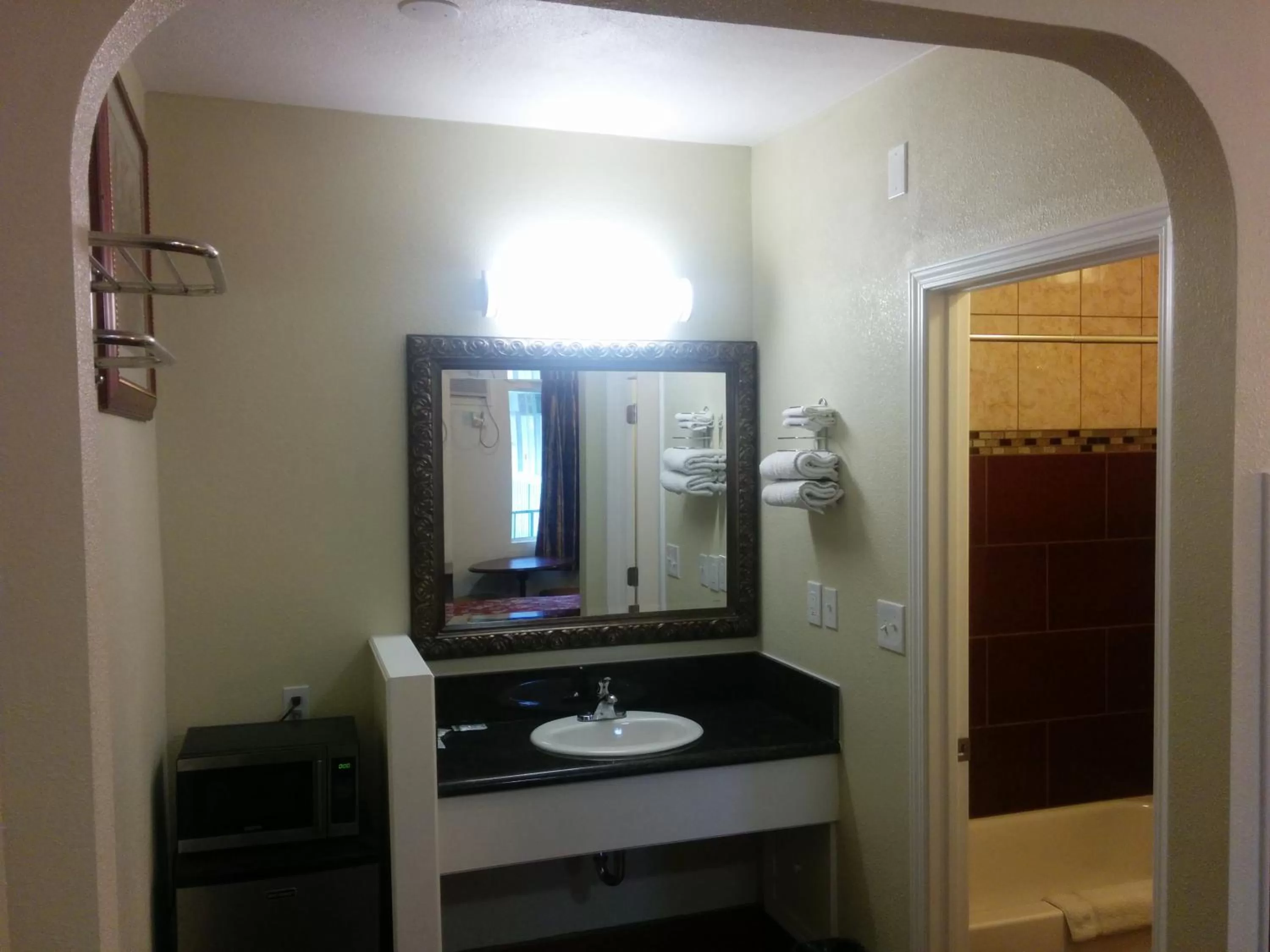 Bathroom in Sunshine Motel