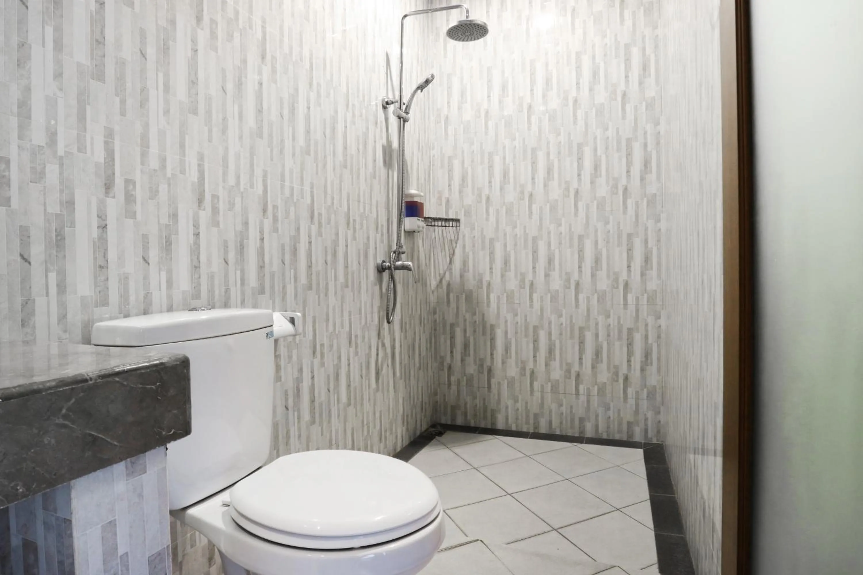 Bathroom in Gora Beach Inn