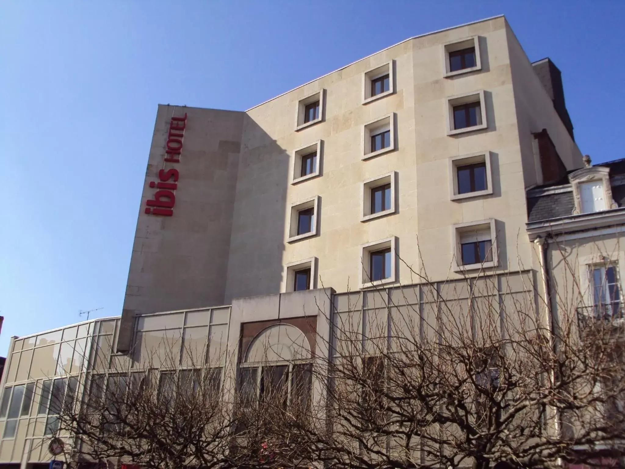 Facade/entrance, Property Building in ibis Chateauroux