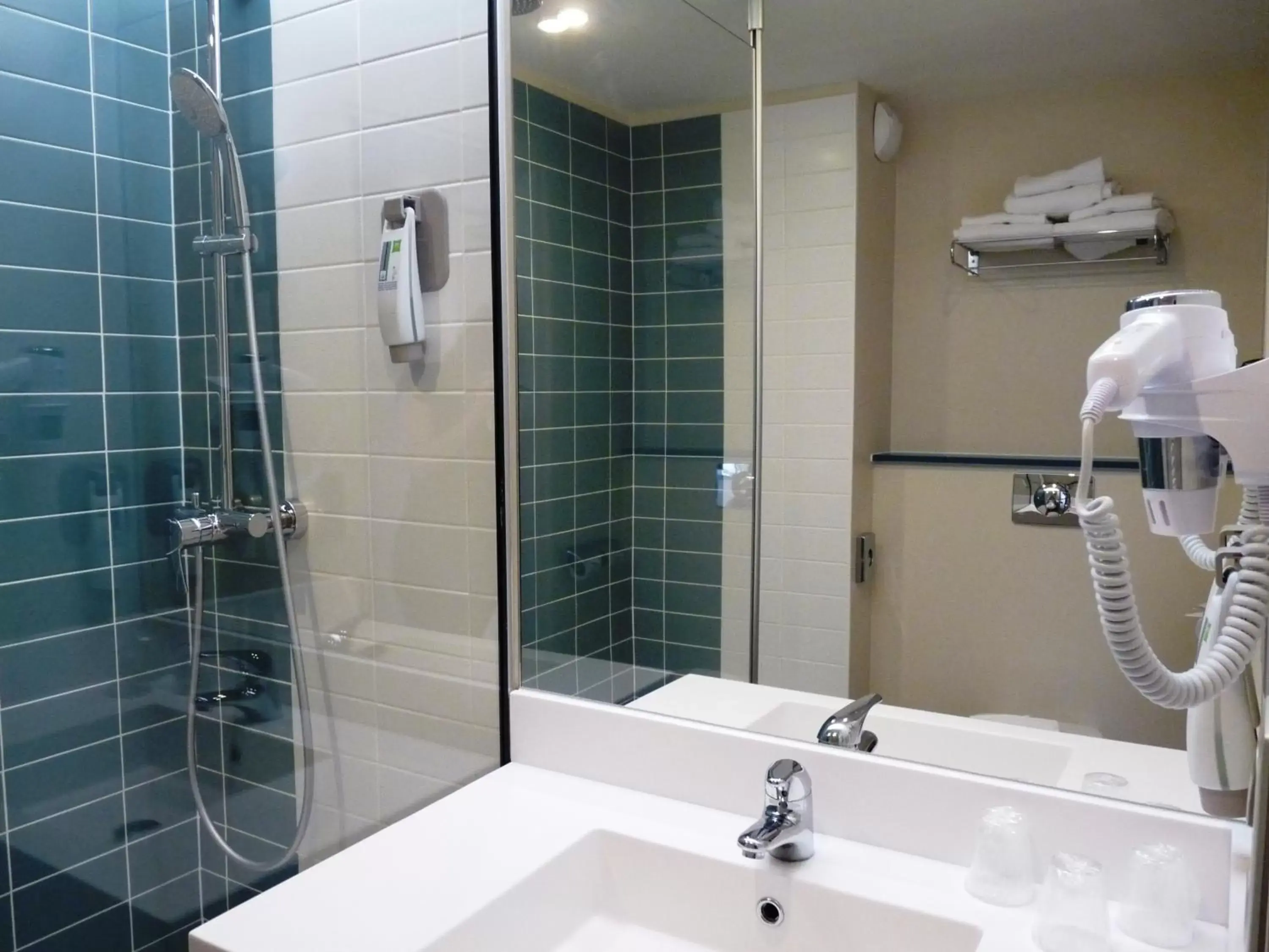 Bathroom in ibis Styles Tours Centre