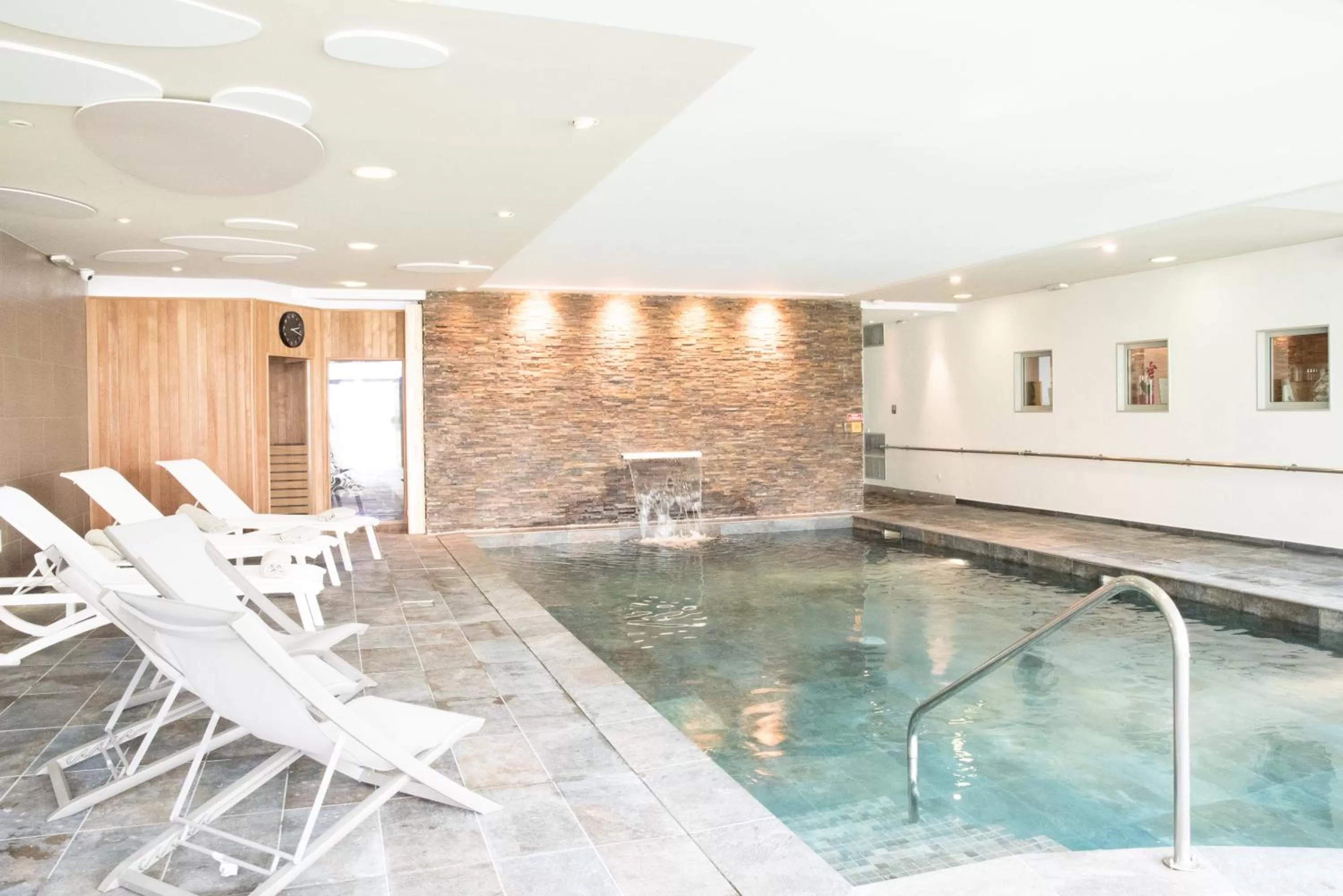 Sauna in Château Belmont Tours by The Crest Collection