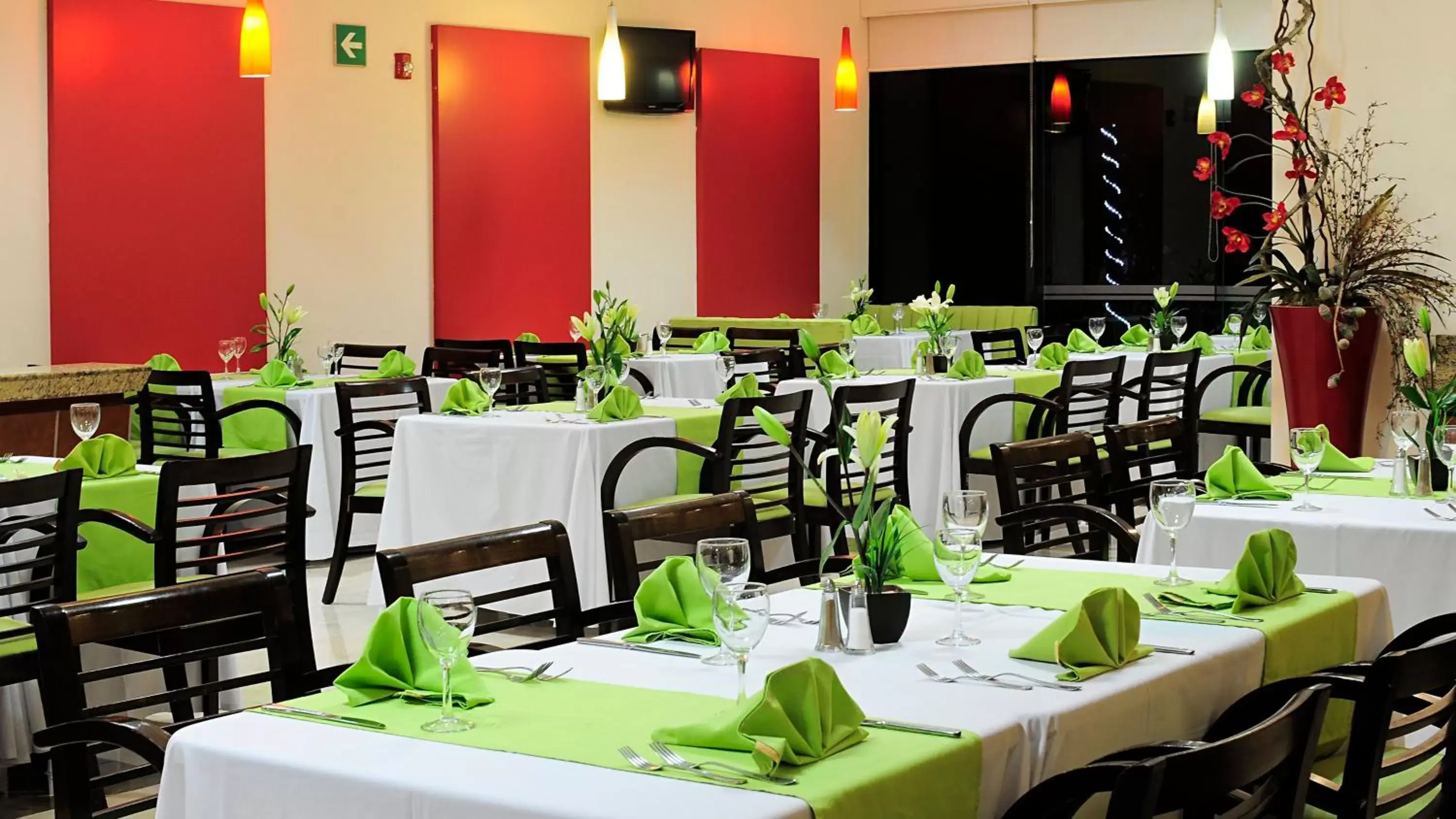 Restaurant/Places to Eat in Holiday Inn Uruapan, an IHG Hotel