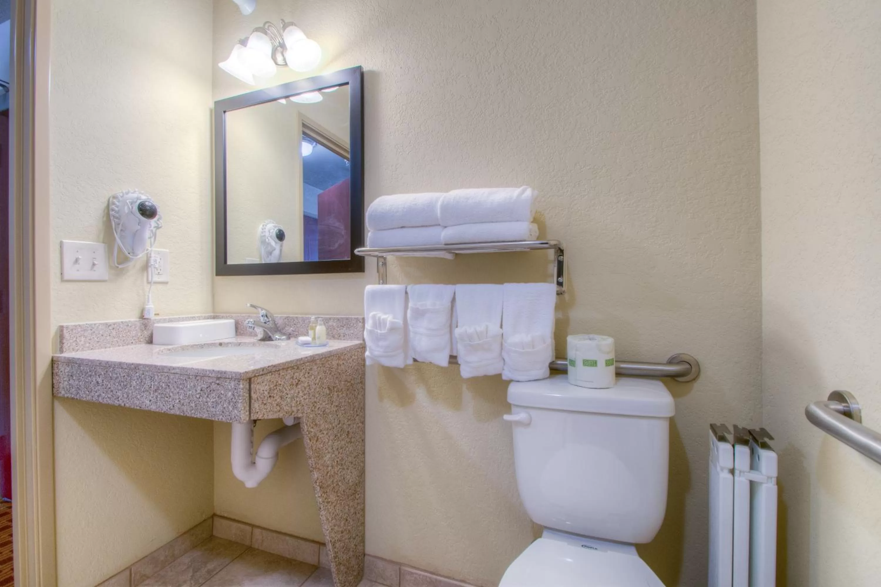 Bathroom in Cobblestone Inn & Suites - Harper
