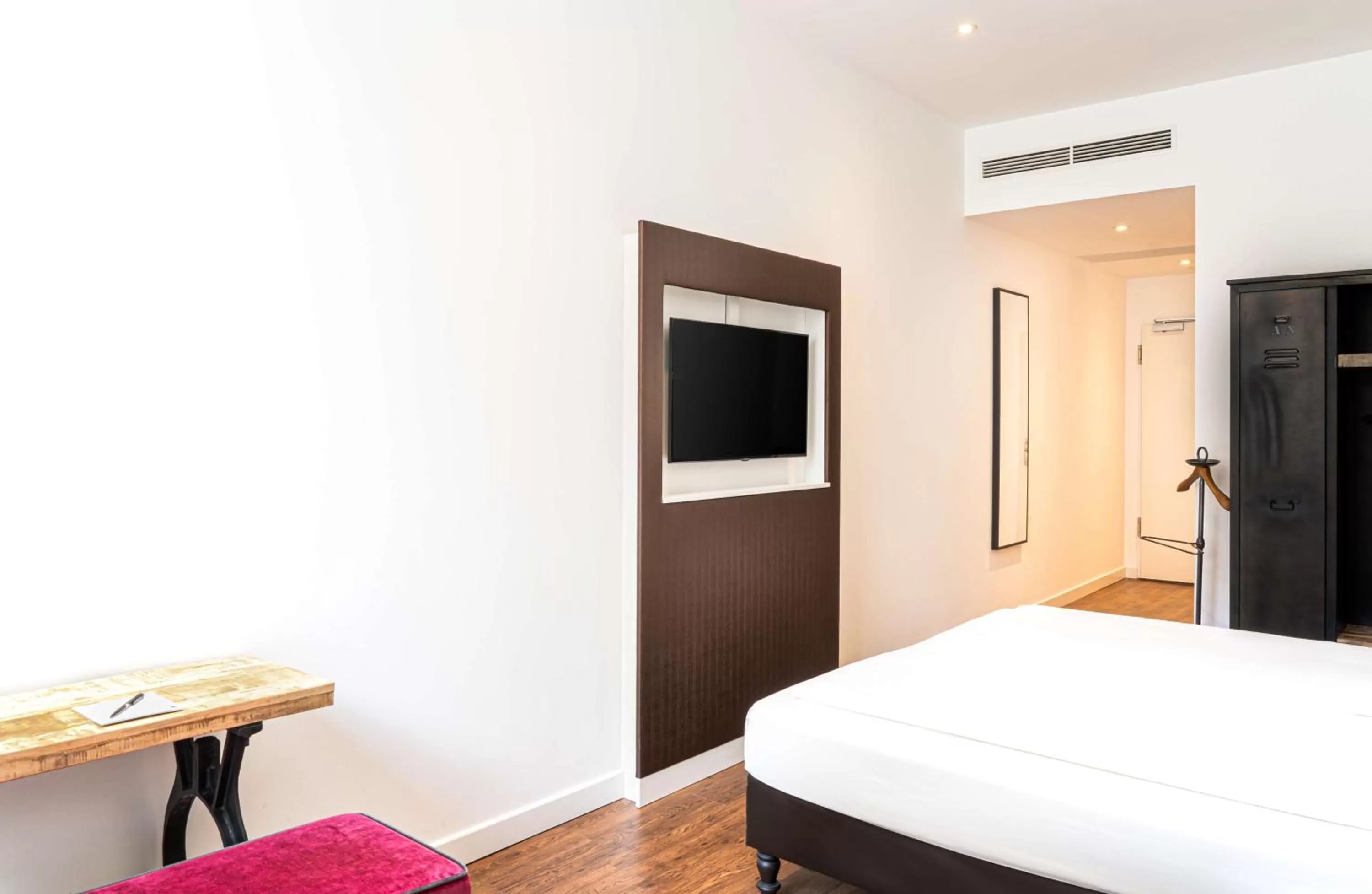 Bedroom, Bed in elaya hotel leipzig city center