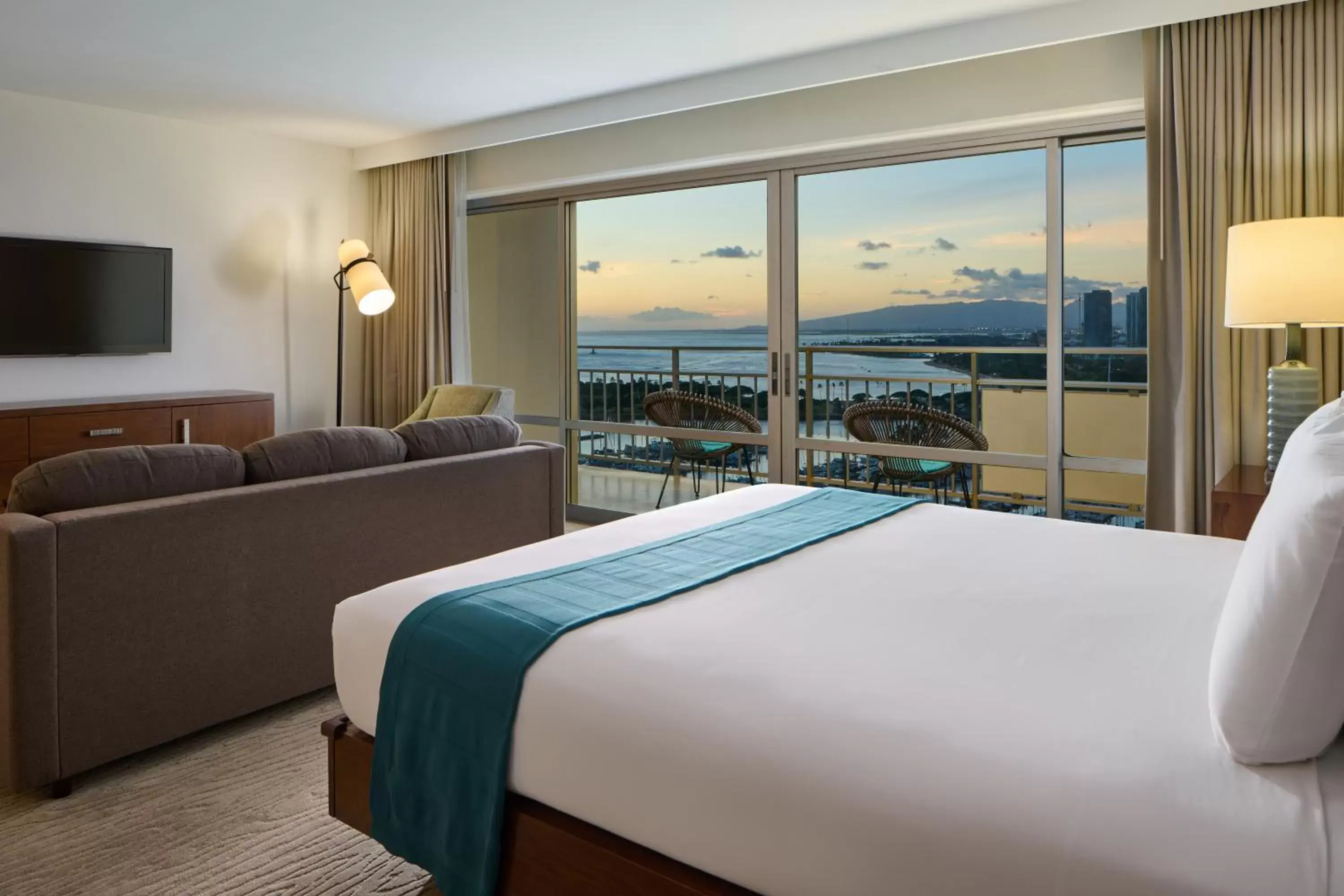 Bed in Ilikai Hotel & Luxury Suites