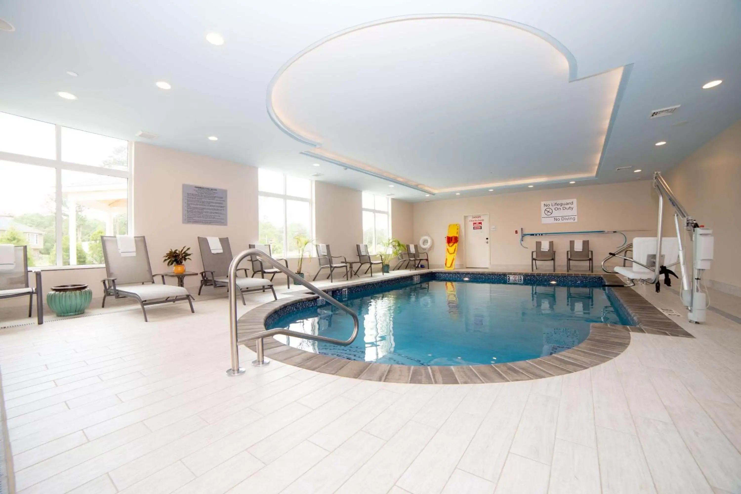 Pool view, Swimming Pool in Hampton Inn Atlantic City/Absecon, NJ