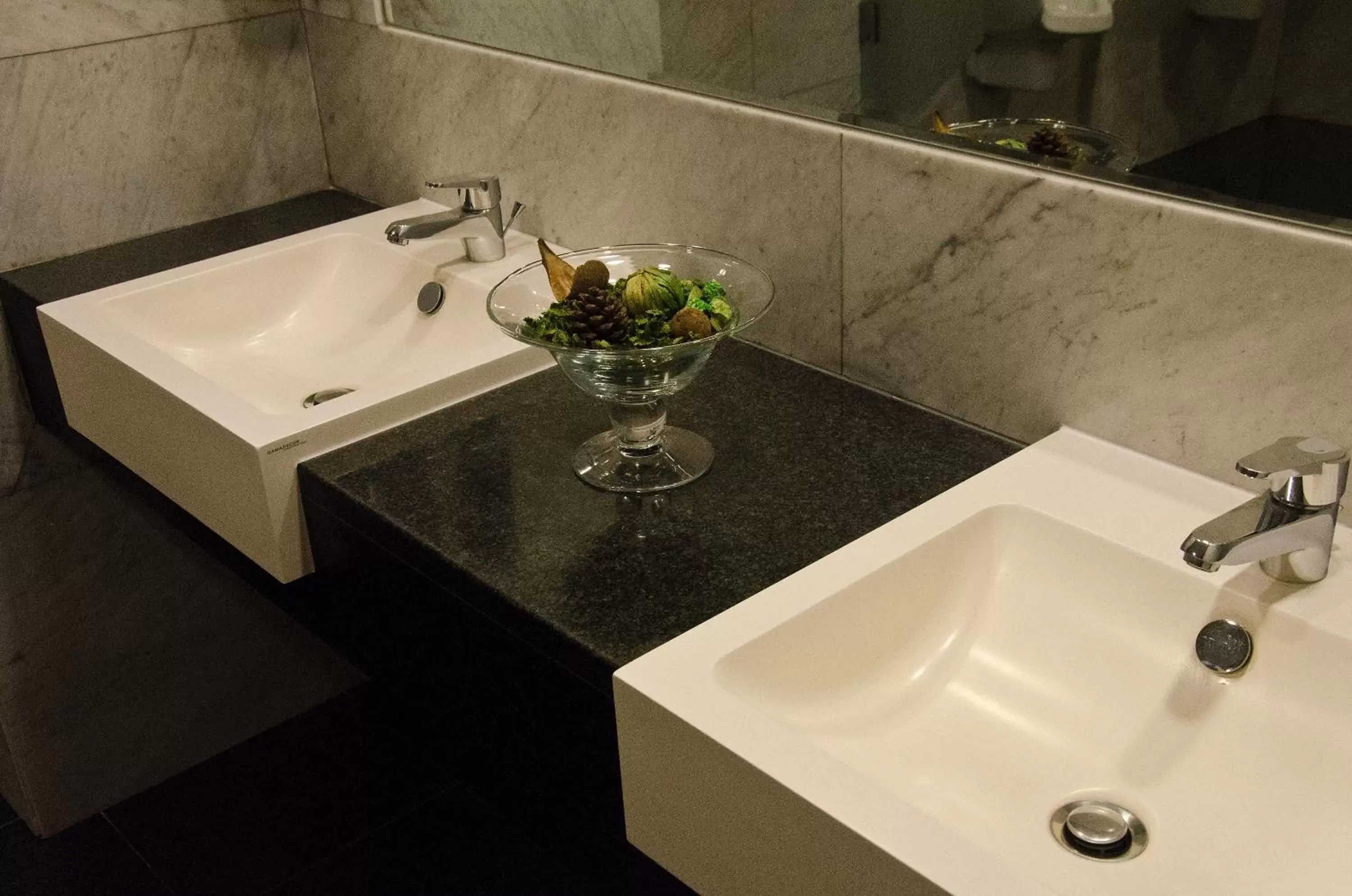 Bathroom in VIP Executive Santa Iria Hotel