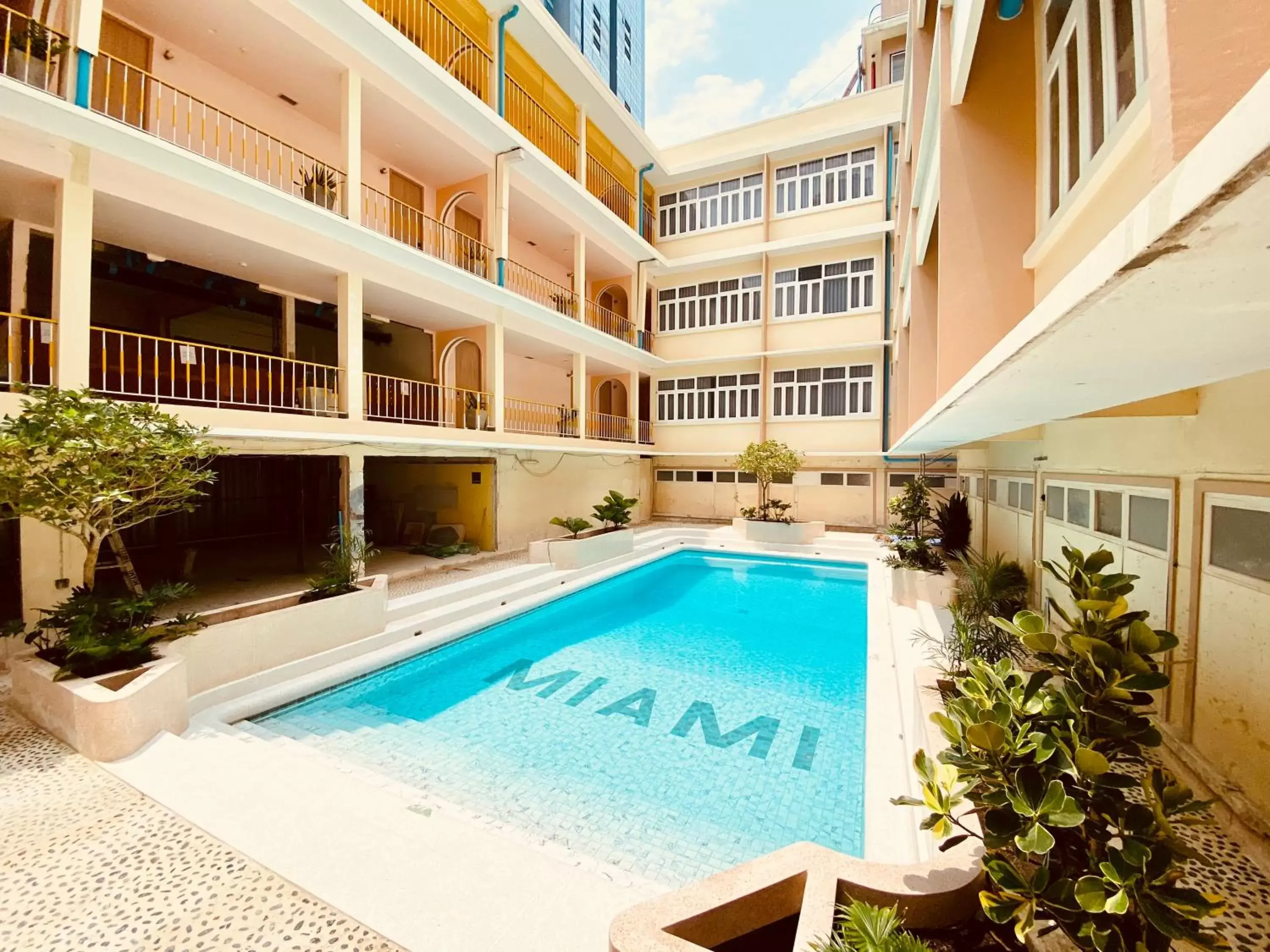 Activities, Swimming Pool in Miami Hotel Bangkok - SHA Plus