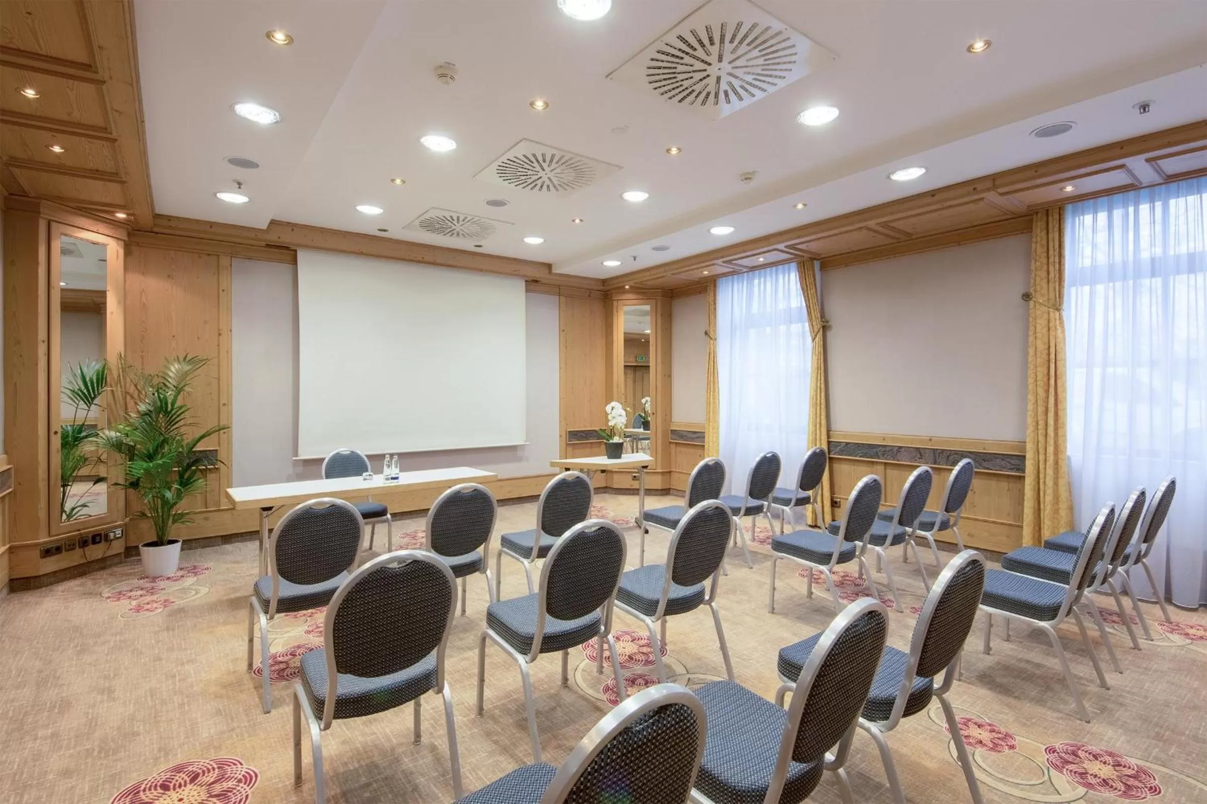 Meeting/conference room in Atomis Hotel Munich Airport by Mercure