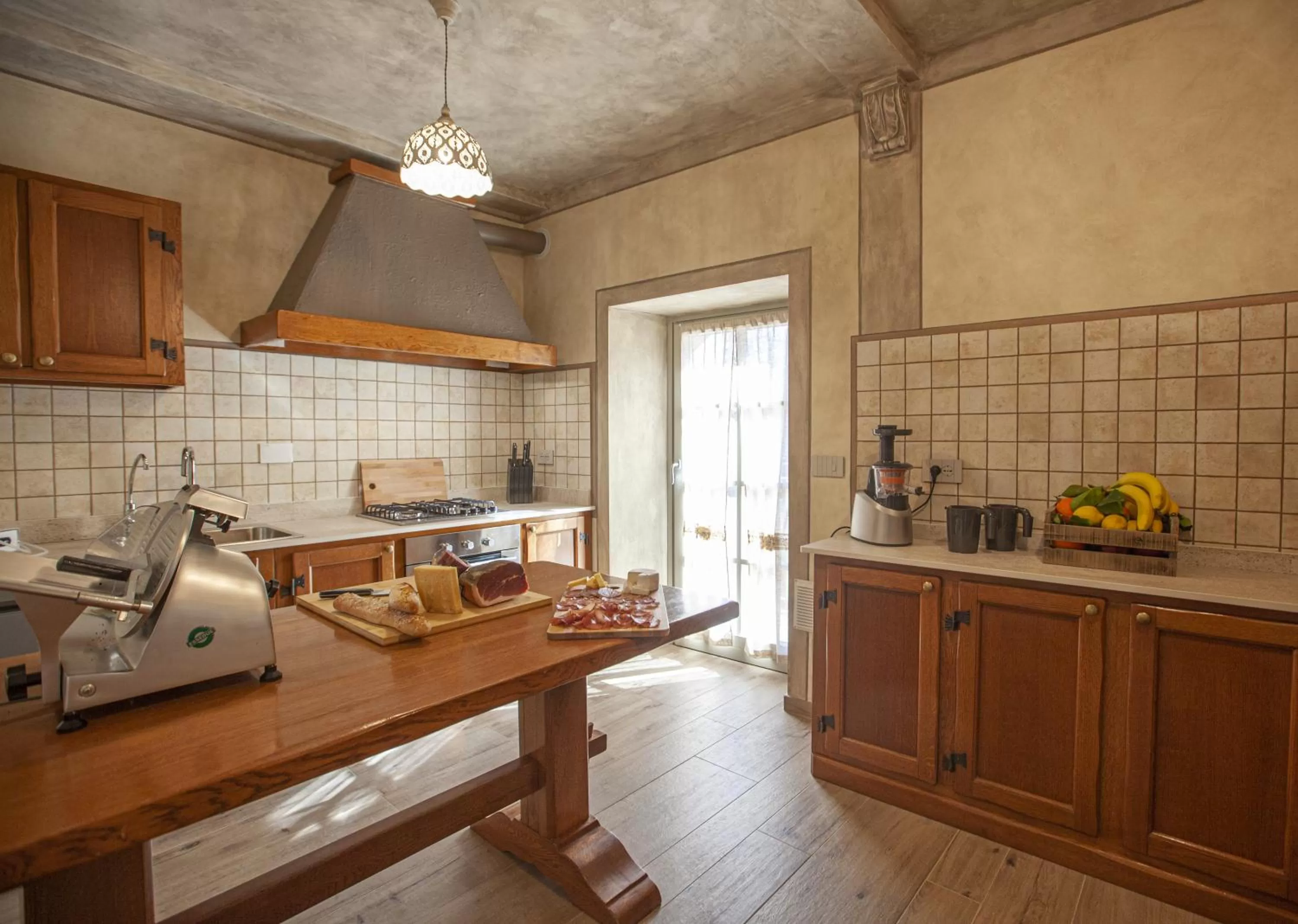 Dining area, Kitchen/Kitchenette in B&B SASSO DI ROCCA