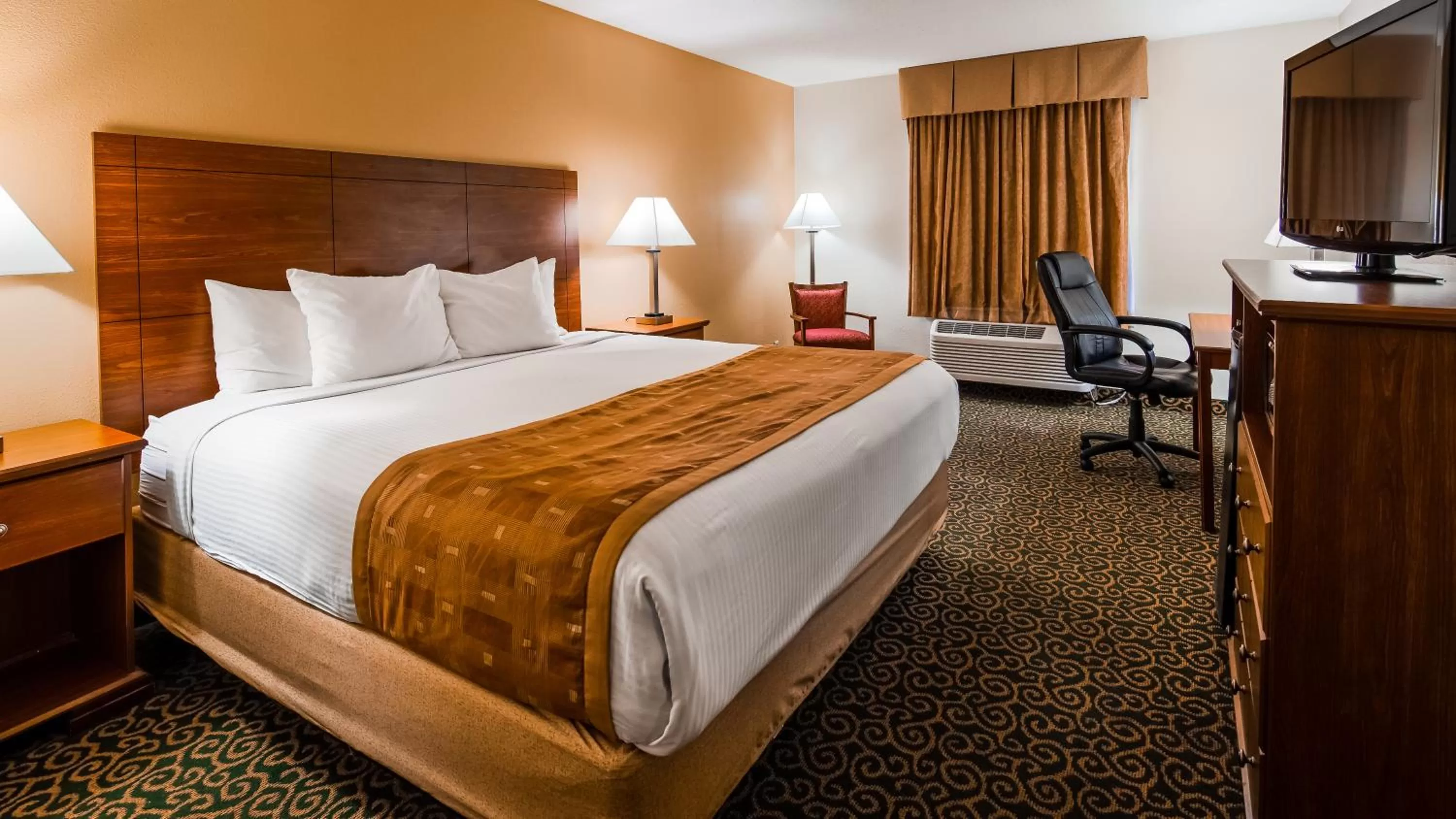 Bed in SureStay Plus Hotel by Best Western Wytheville