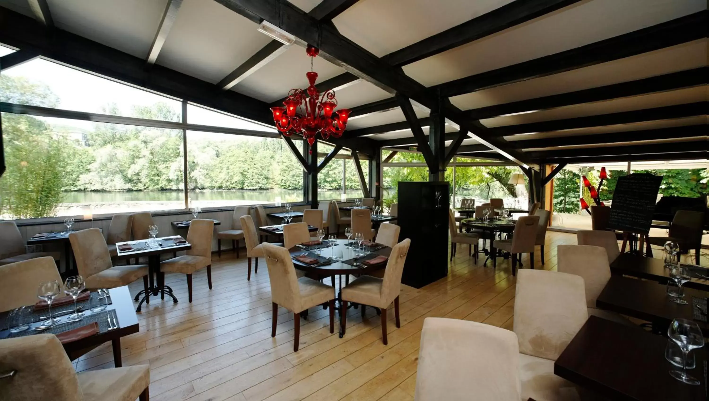 Restaurant/Places to Eat in Hotel du Lac Foix