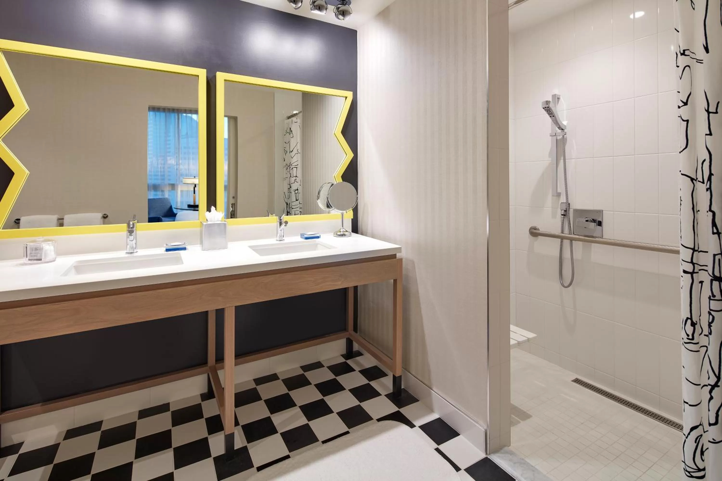 Shower in The Bristol Hotel San Diego