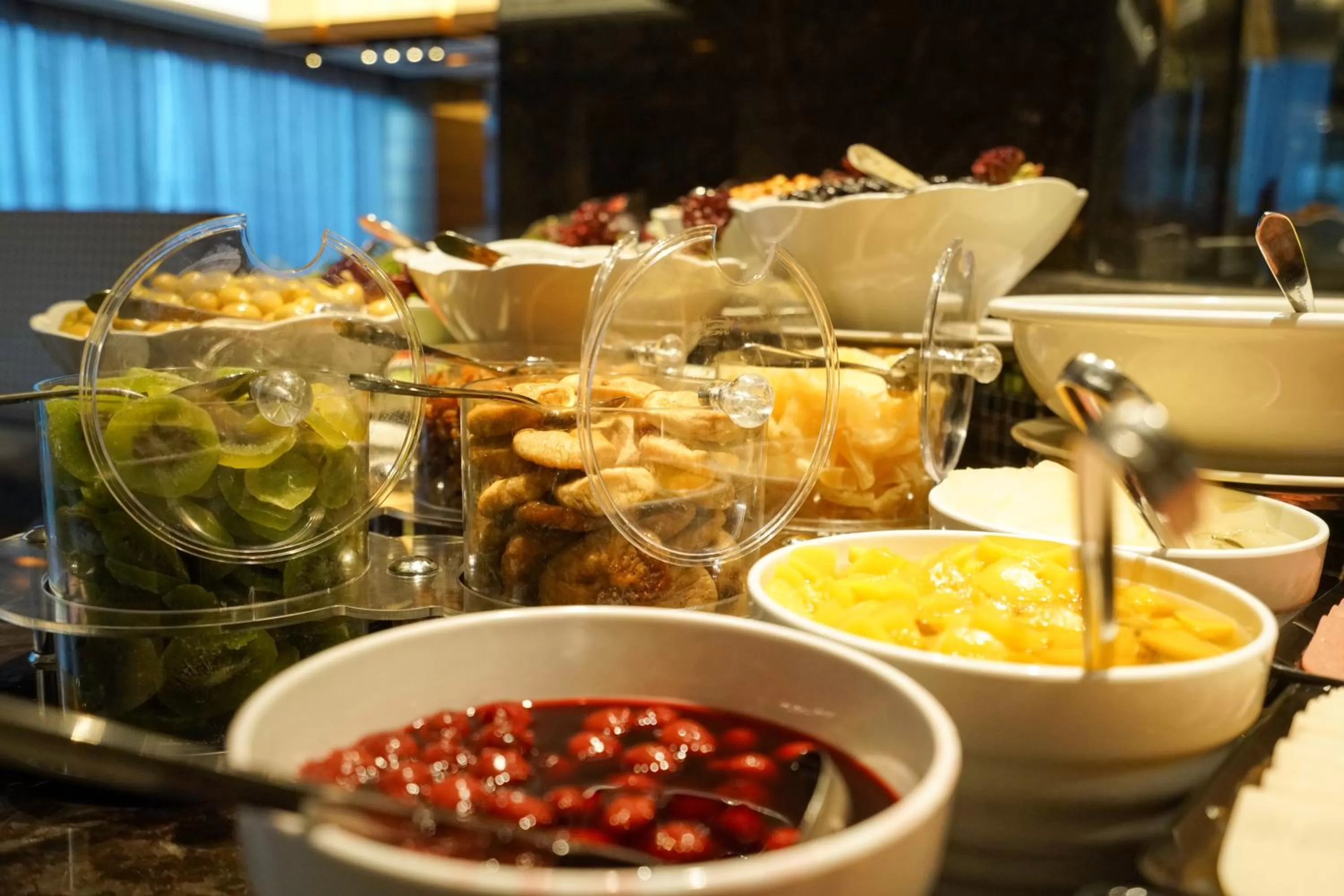 Restaurant/places to eat in Golden Tulip Istanbul Bayrampasa