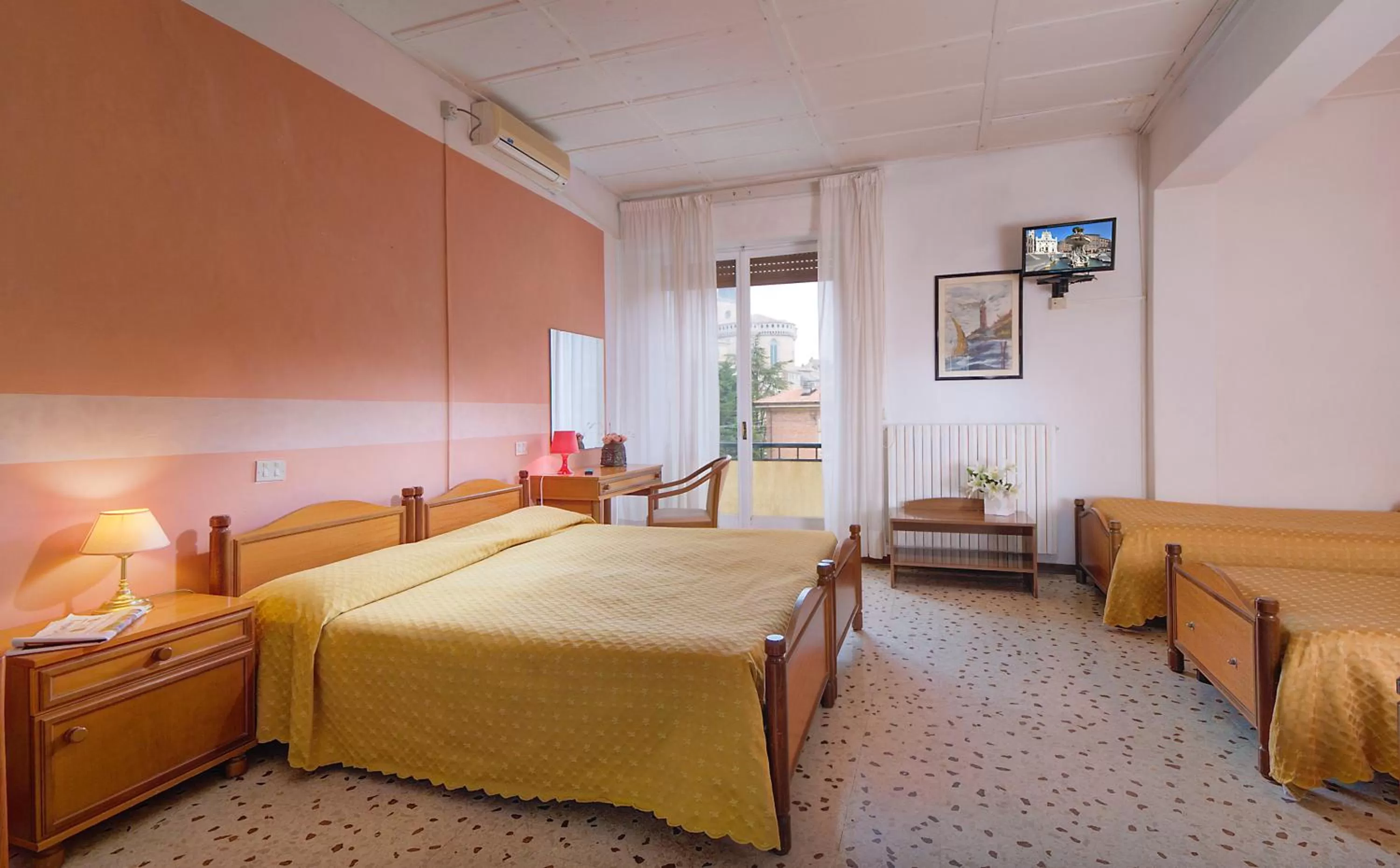 Day, Bed in San Gabriele