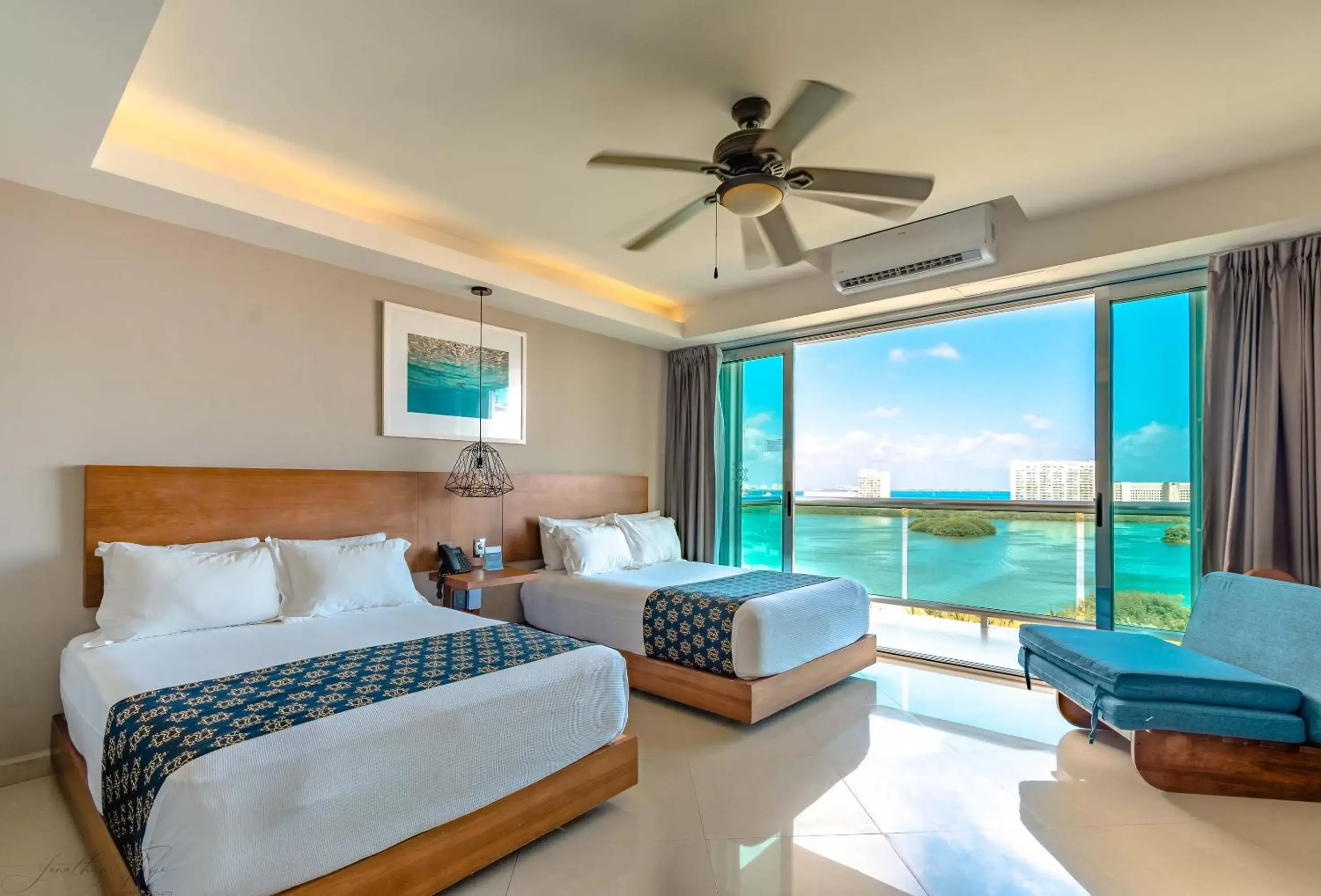 Bed in Ocean Dream Cancun by GuruHotel