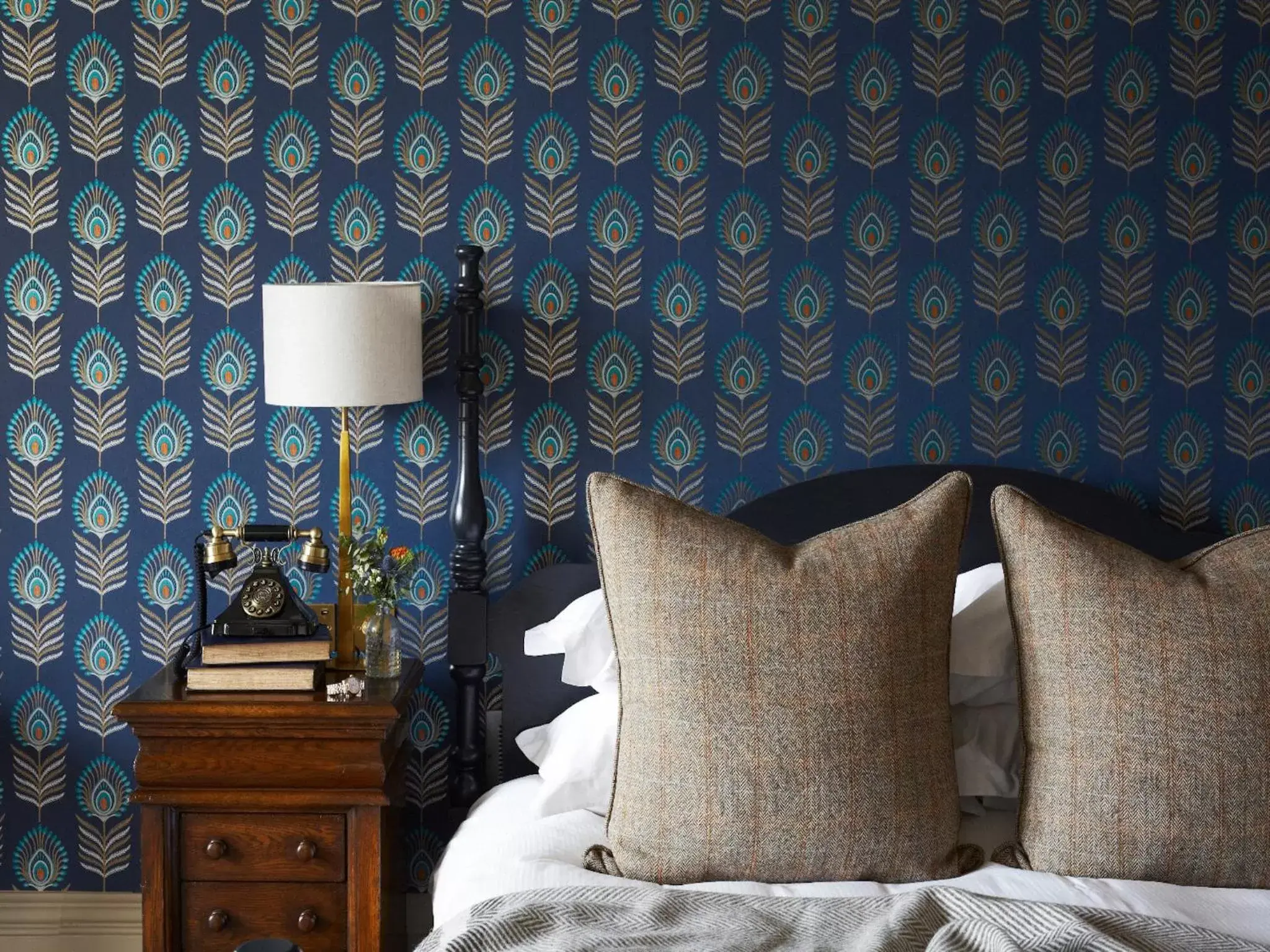 Bed in The Roseate Edinburgh - Small Luxury Hotels of the World Bed in The Roseate Edinburgh - Small Luxury Hotels of the World