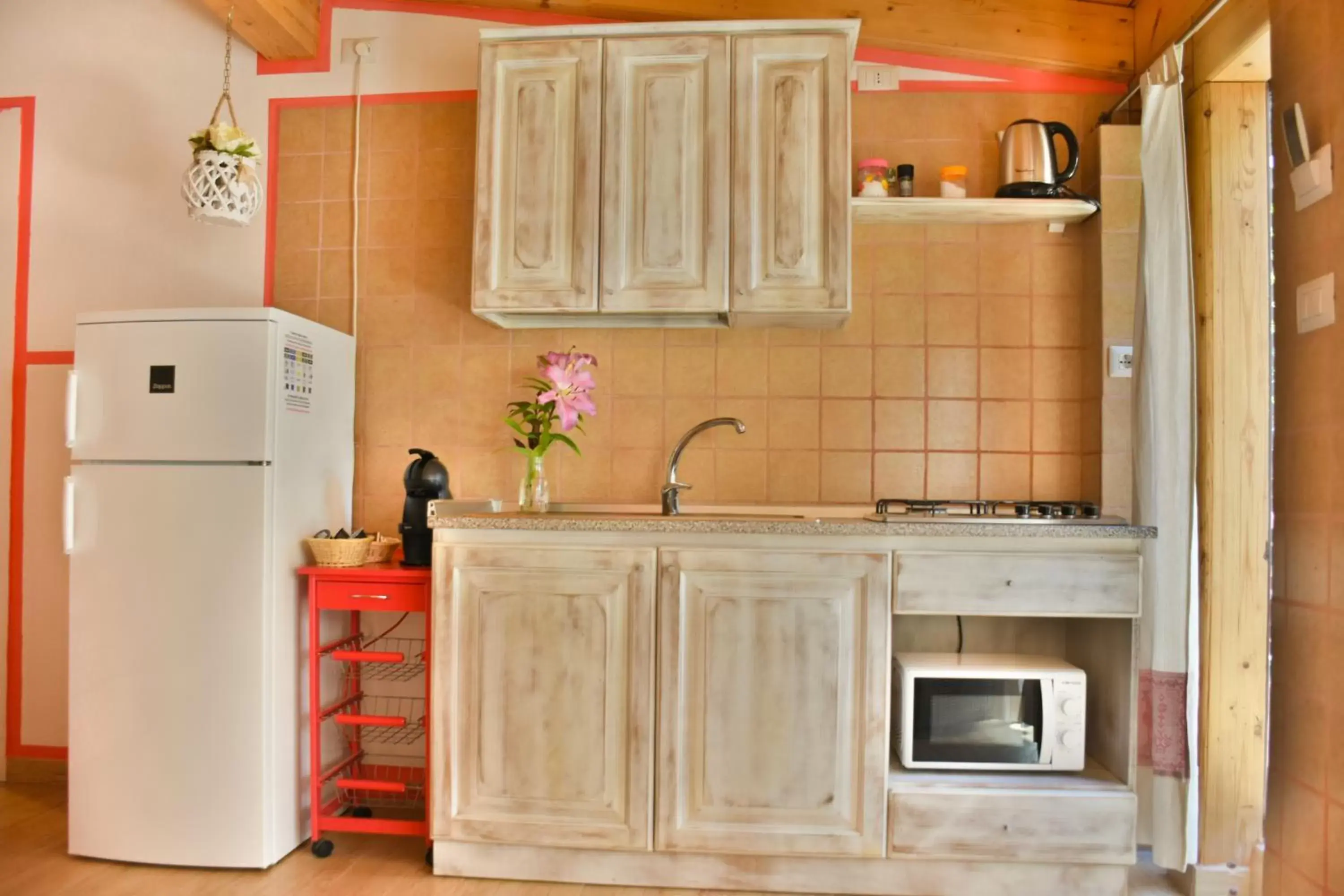 Kitchen or kitchenette, Kitchen/Kitchenette in Flowery Inn Villa