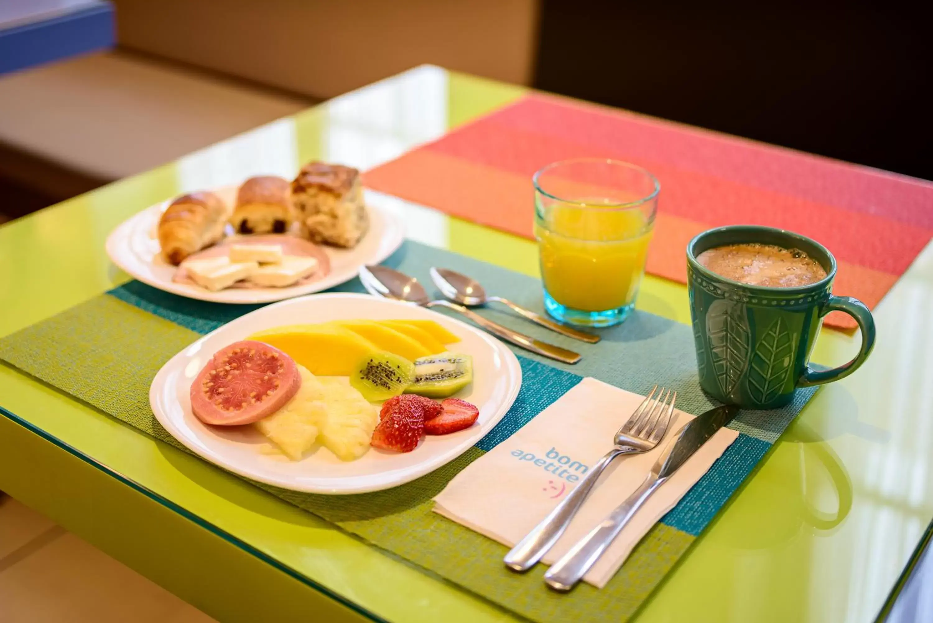 Breakfast in ibis Styles Curitiba Centro Civico