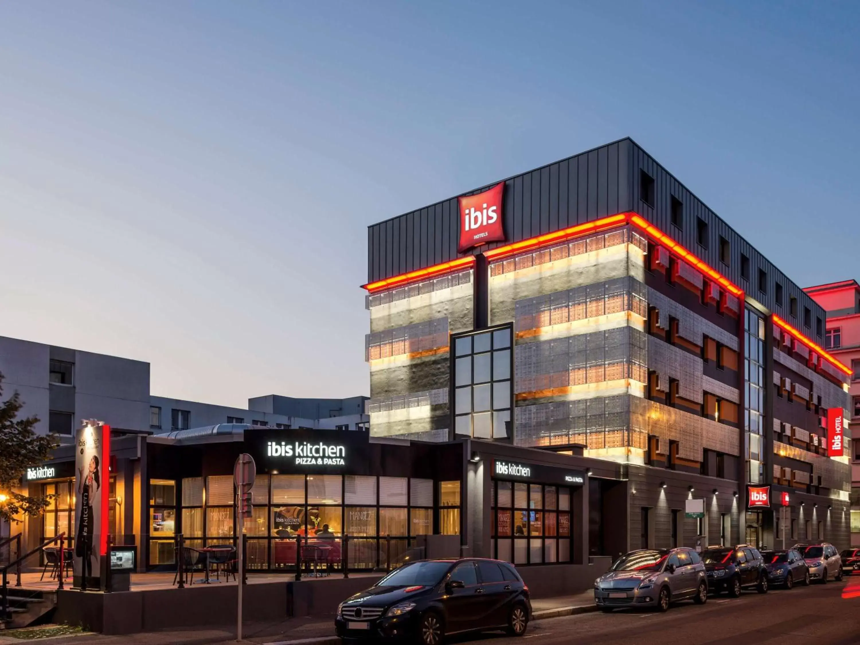 Restaurant/places to eat, Property Building in ibis Le Havre Centre