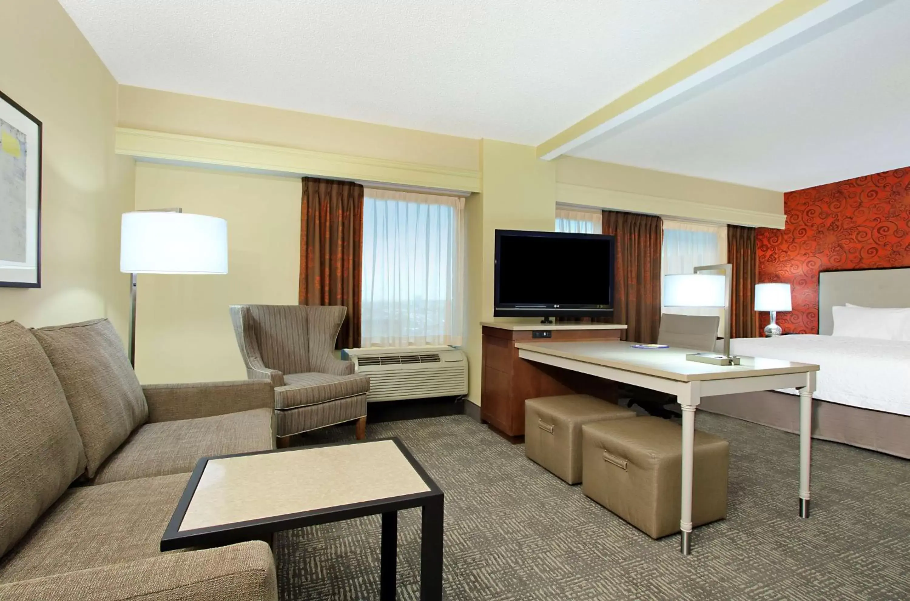 Bed, Seating Area in Hampton Inn & Suites Columbus-Downtown, Ohio