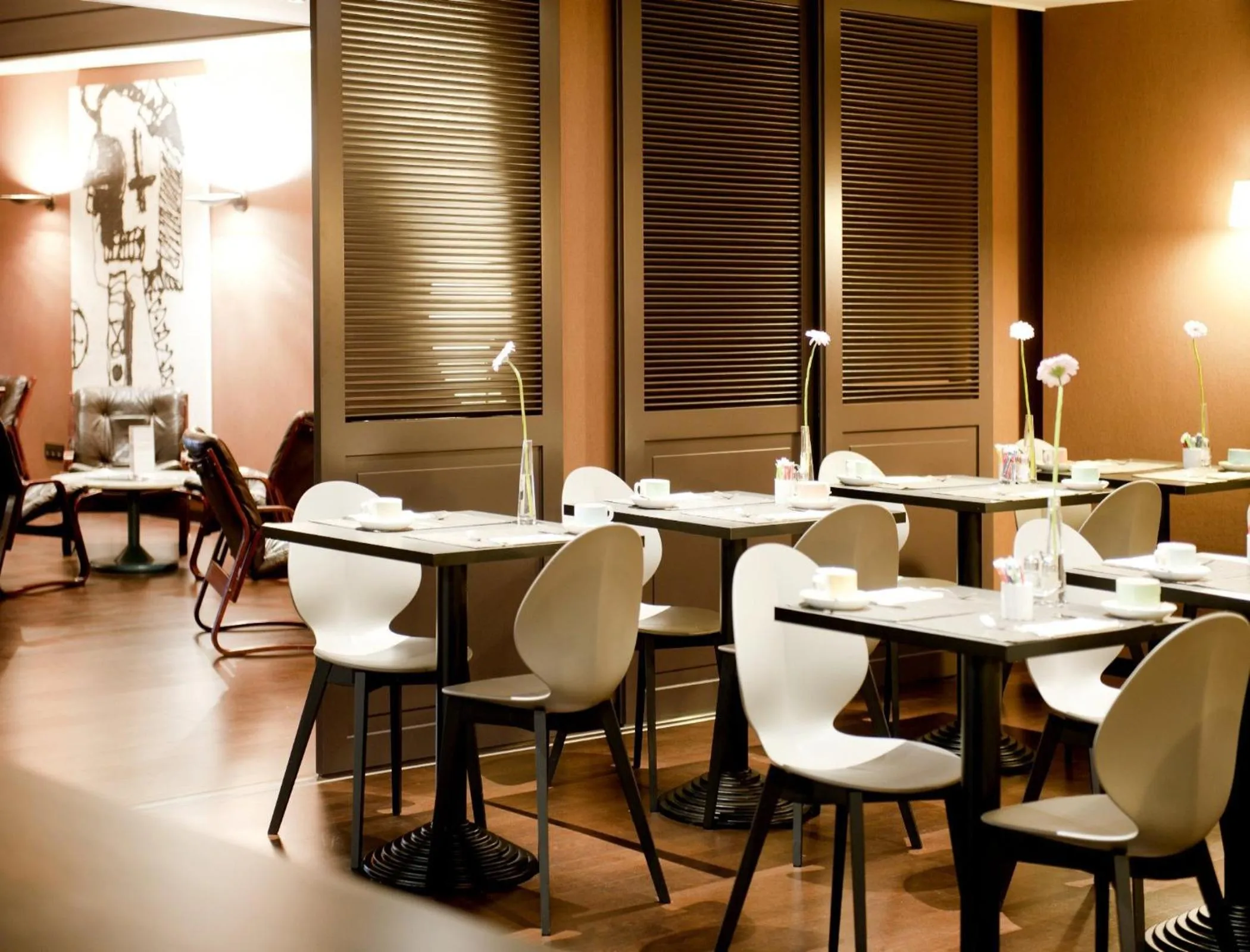 Restaurant/places to eat in New Hotel Charlemagne