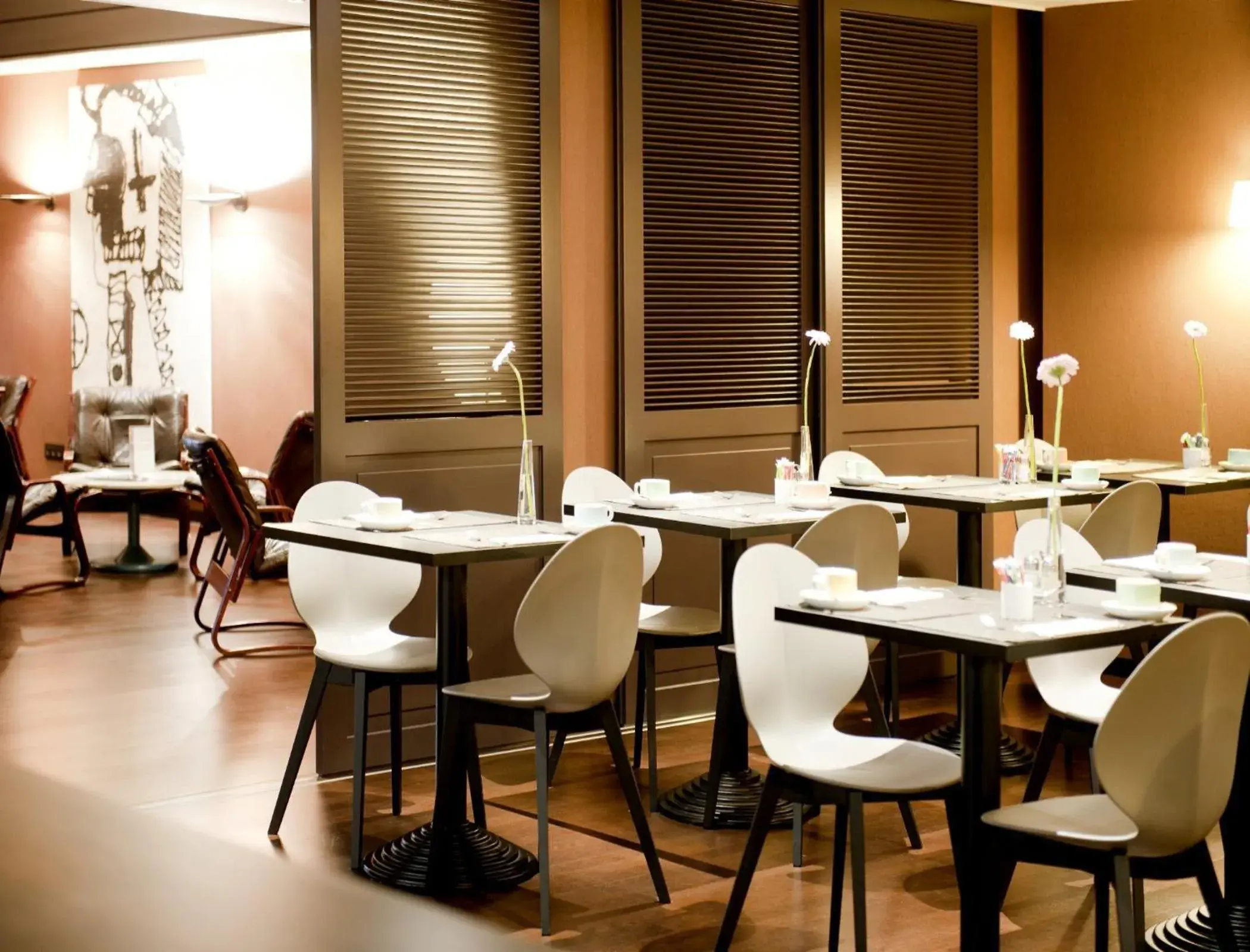 Restaurant/Places to Eat in New Hotel Charlemagne