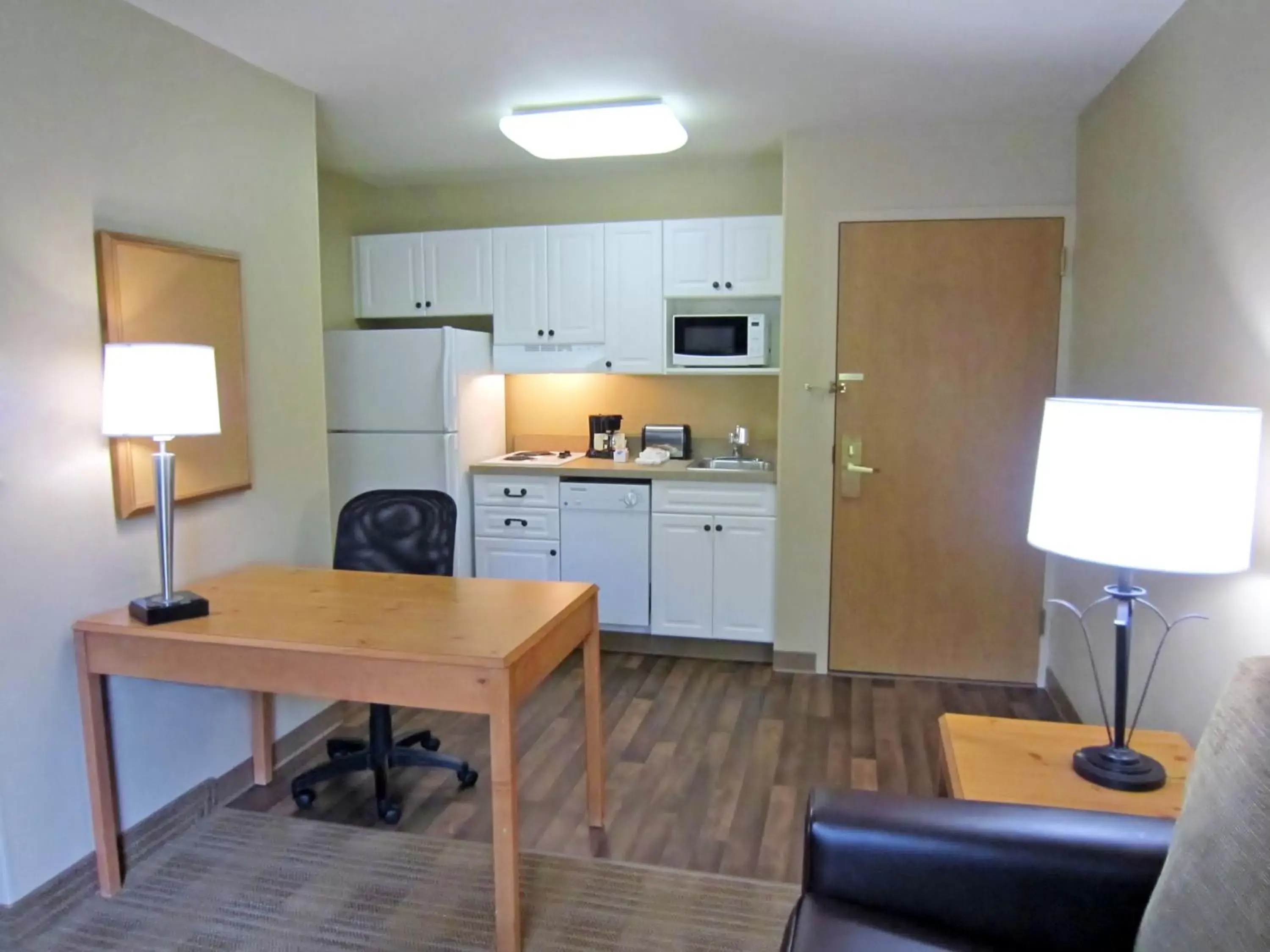 Kitchen or kitchenette, Kitchen/Kitchenette in Extended Stay America Suites - Seattle - Bothell - Canyon Park