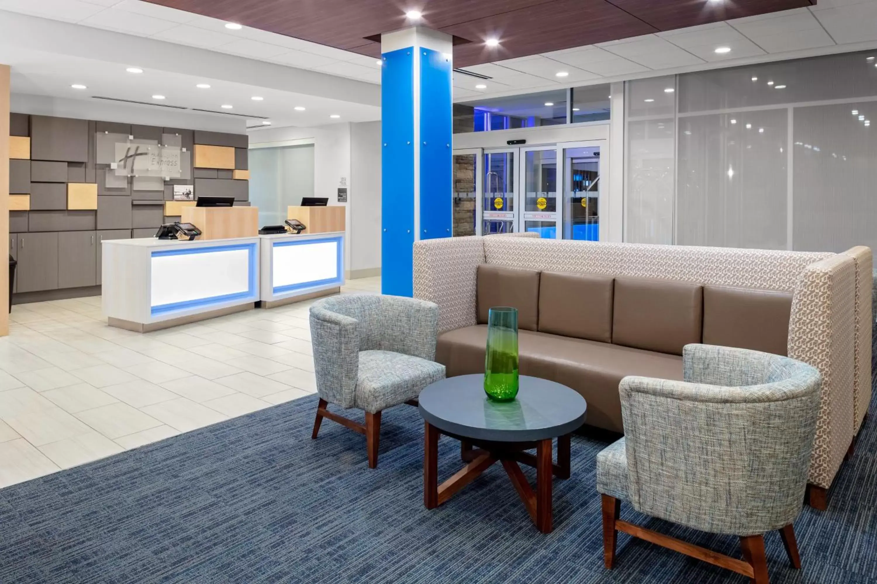 Property building, Lobby/Reception in Holiday Inn Express & Suites - Wilmington West - Medical Park, an IHG Hotel