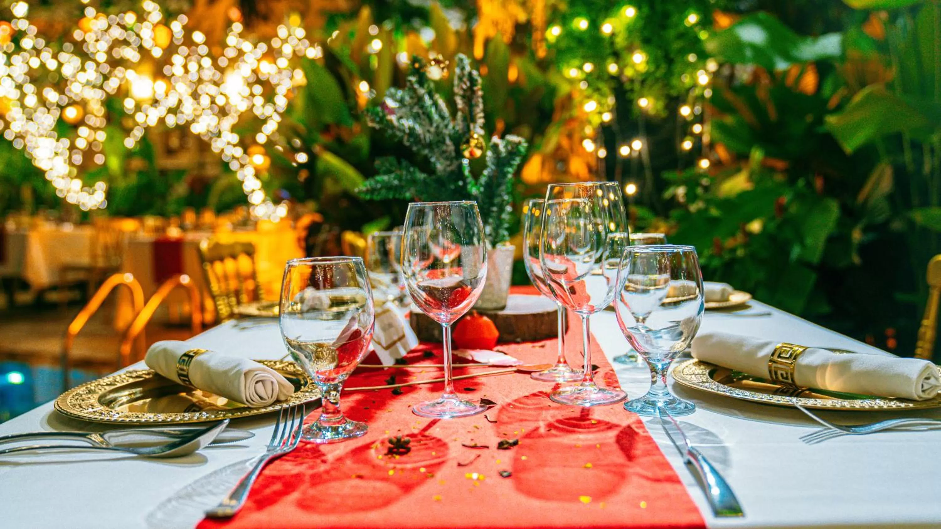 Restaurant/places to eat in Palace Gate Hotel & Resort by EHM