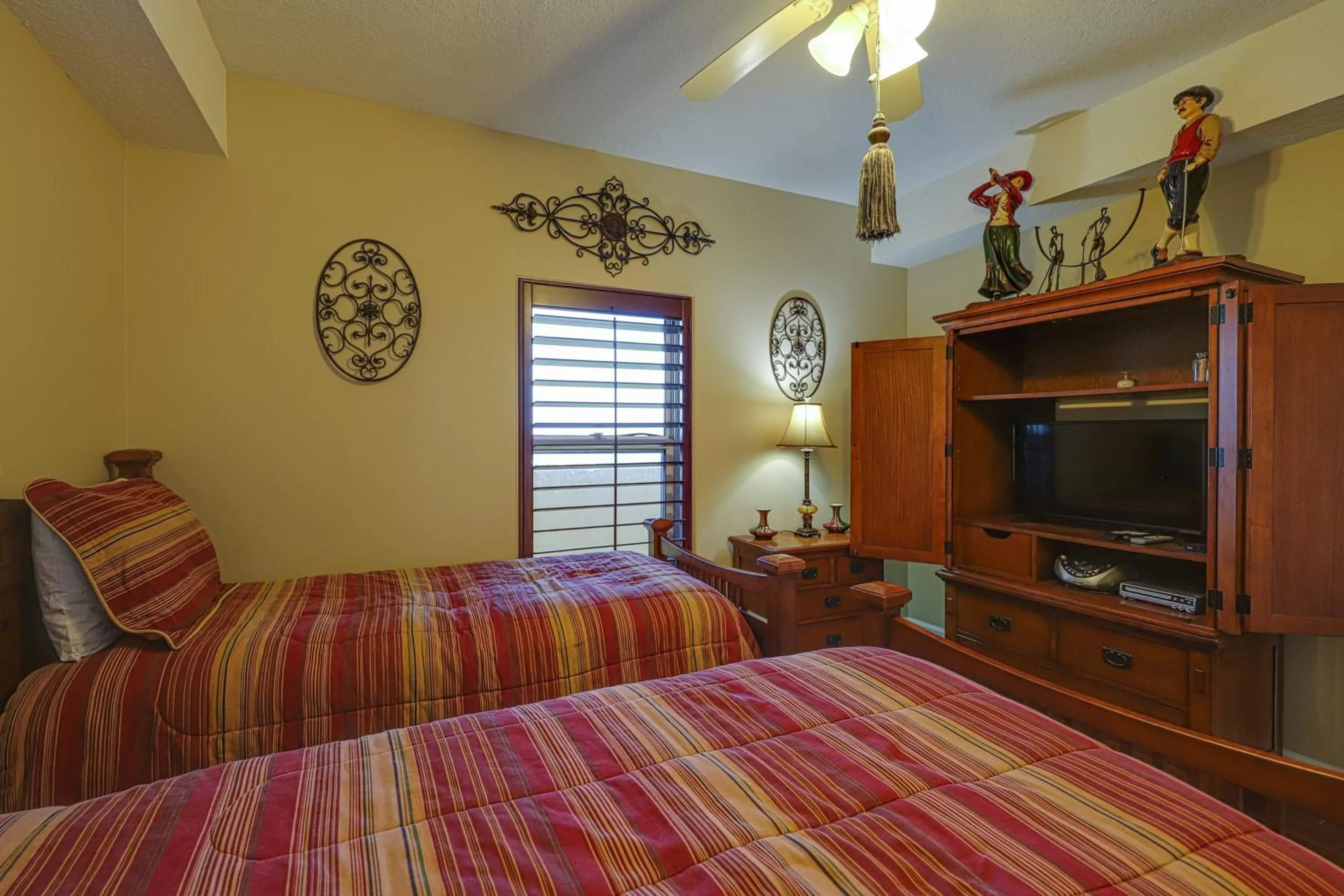 Bed in Emerald Isle 2207